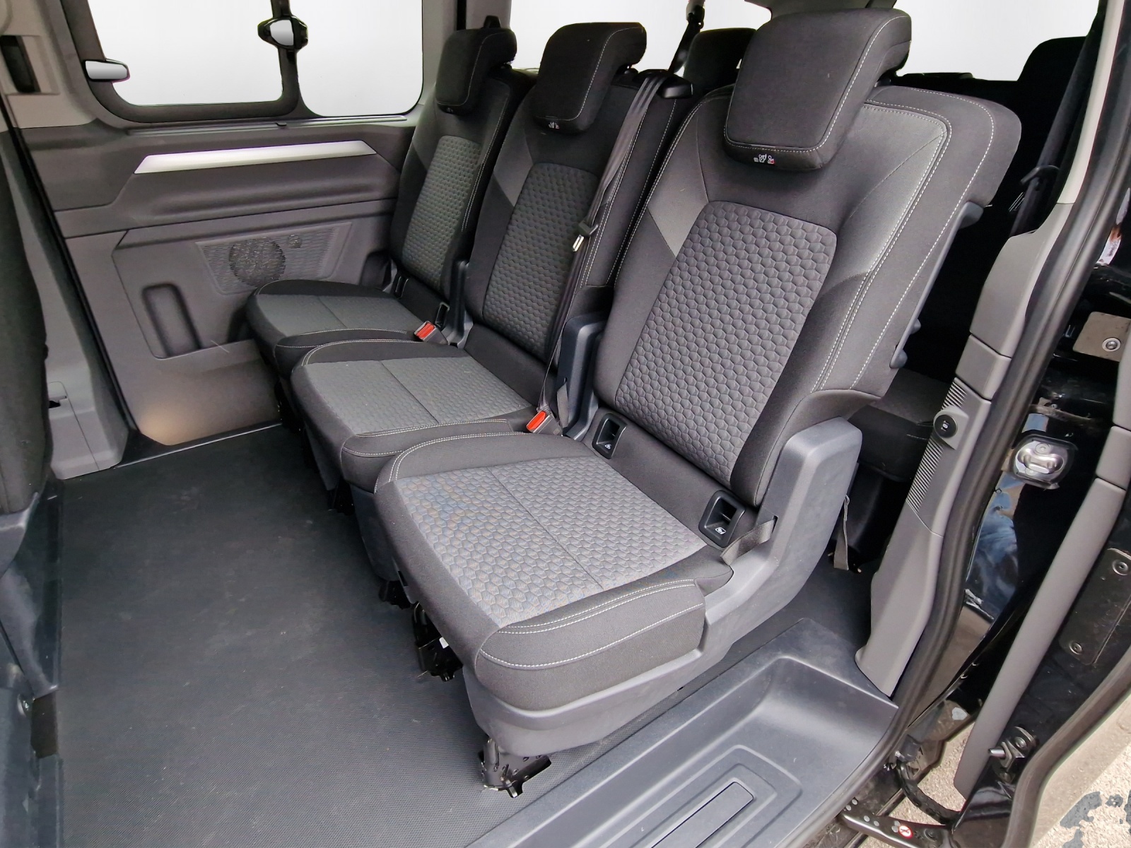 VW Caravelle 2.0 TDI Life LWB Aut 8 - 11