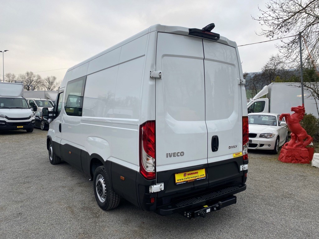 IVECO DAILY 35 S 14 L3H2 6 Plätze mit Anhängerkupplung 3.5t - 10