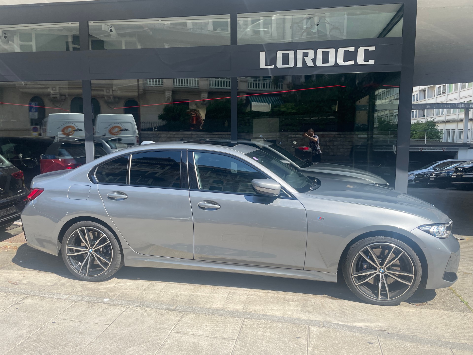 BMW 330i xDrive M Sport - 2