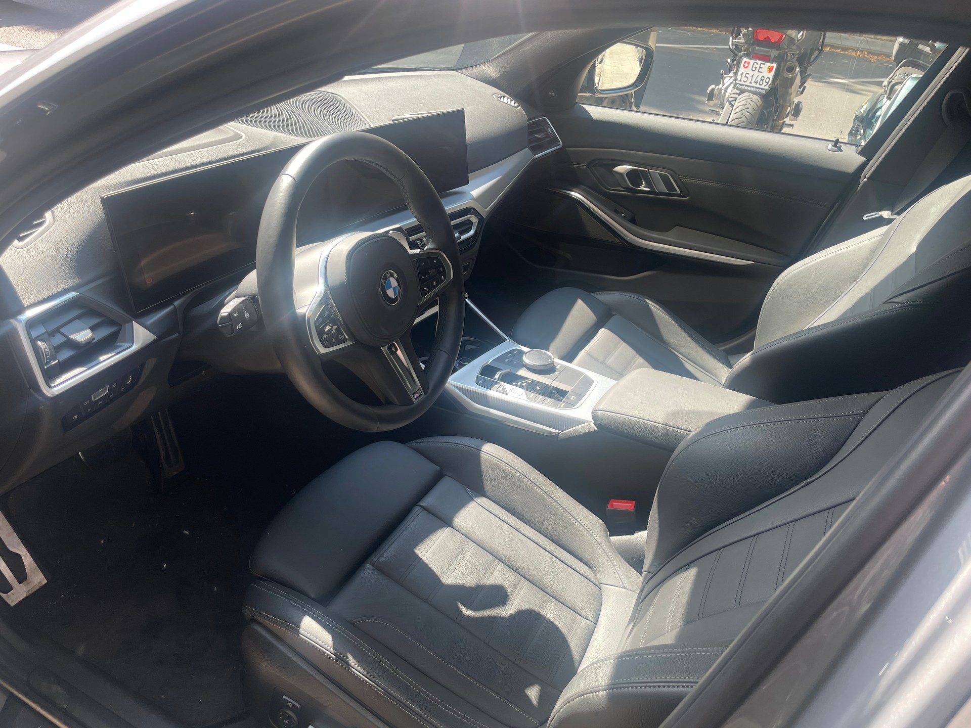 BMW 330i xDrive M Sport - 8