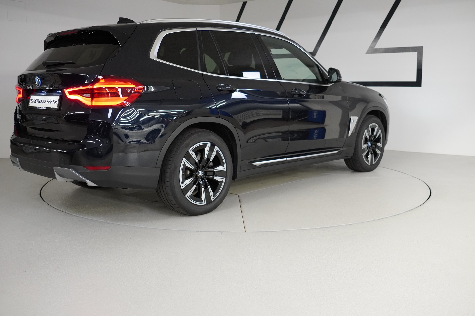 BMW iX3 - 8