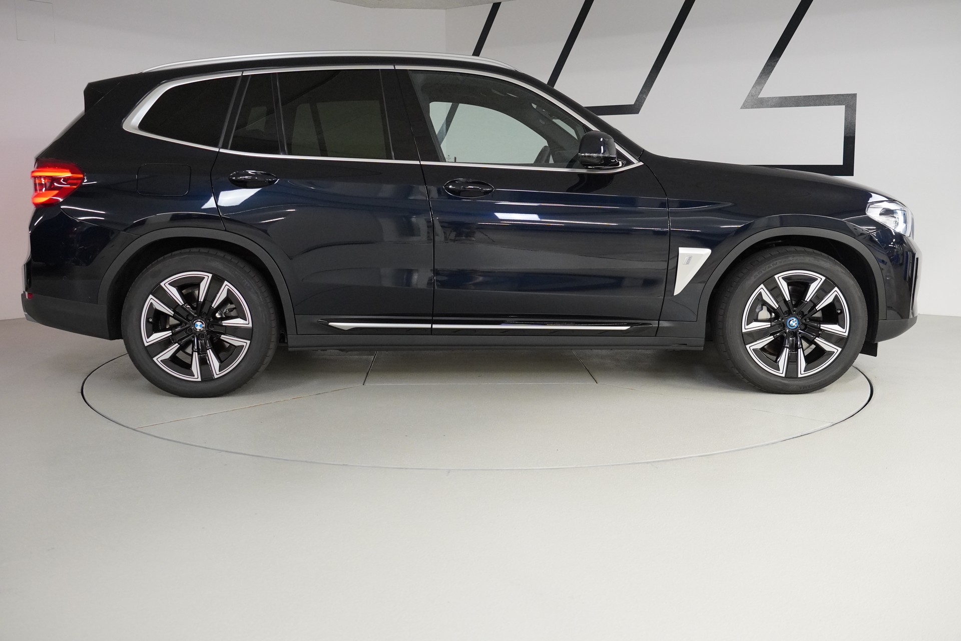 BMW iX3 - 9