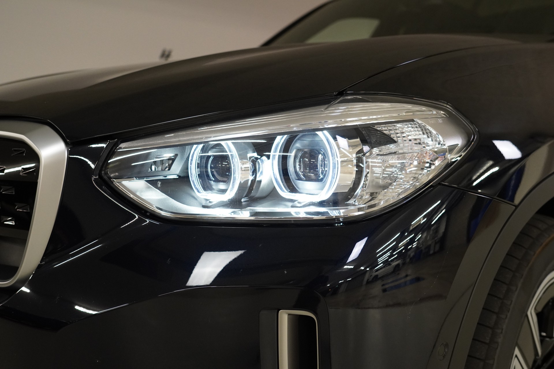 BMW iX3 - 10