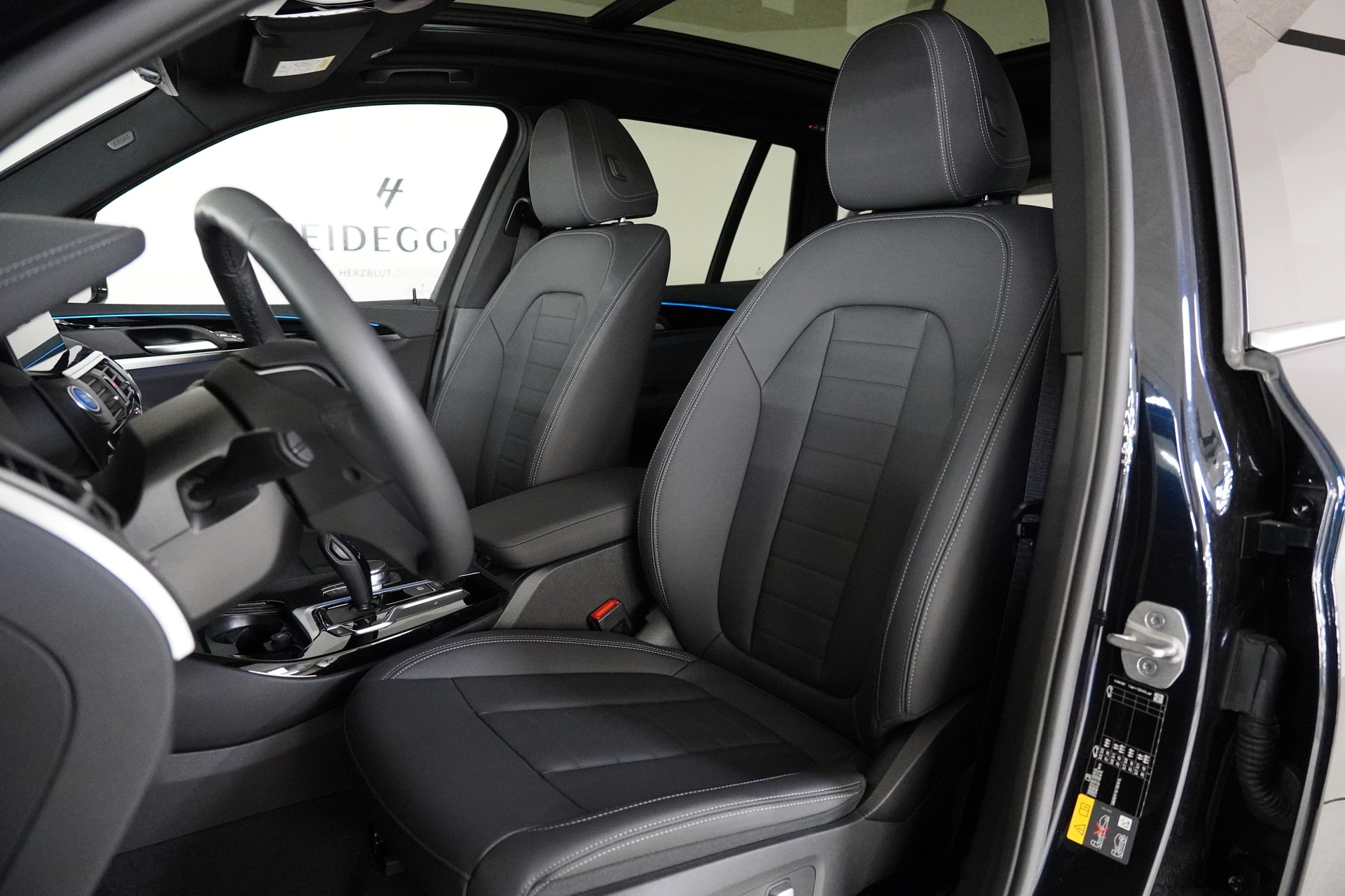 BMW iX3 - 13