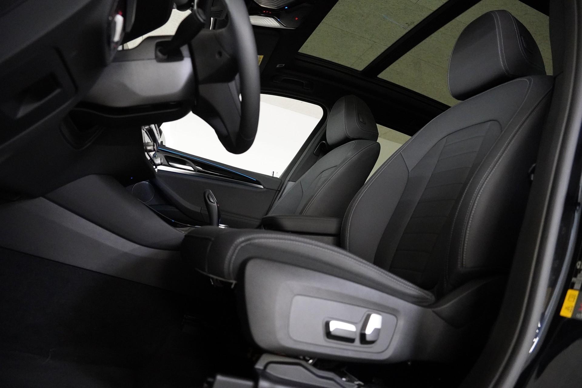 BMW iX3 - 12