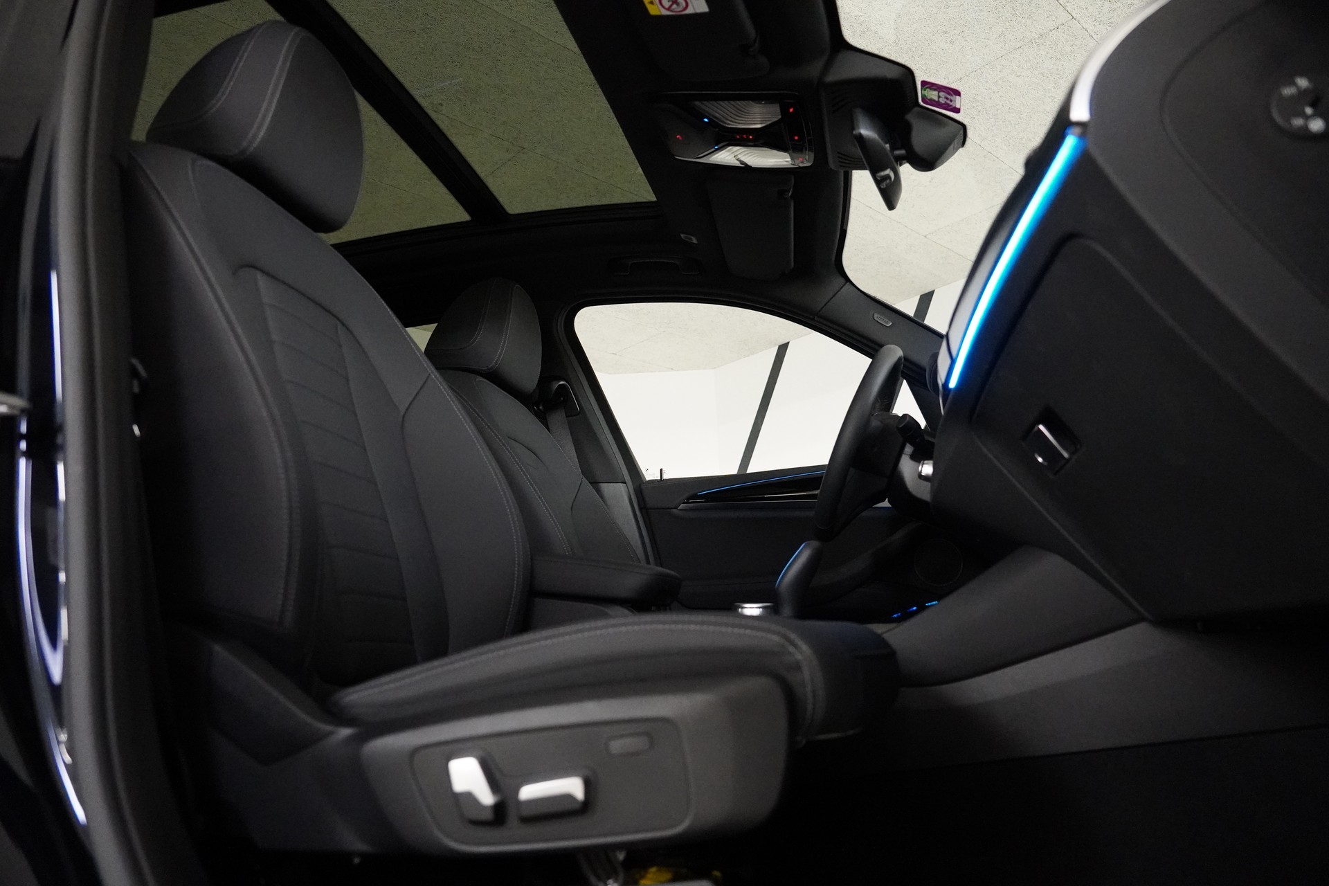 BMW iX3 - 16