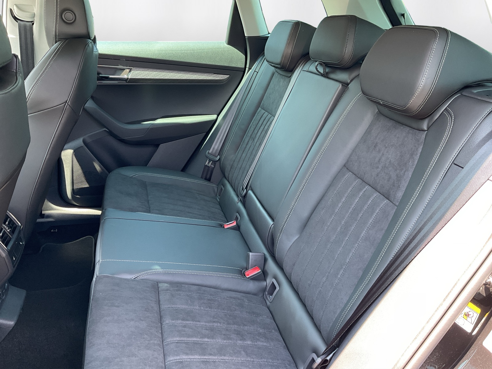 SKODA Karoq 2.0 TDI CR Dynamic 4x4 DSG - 11