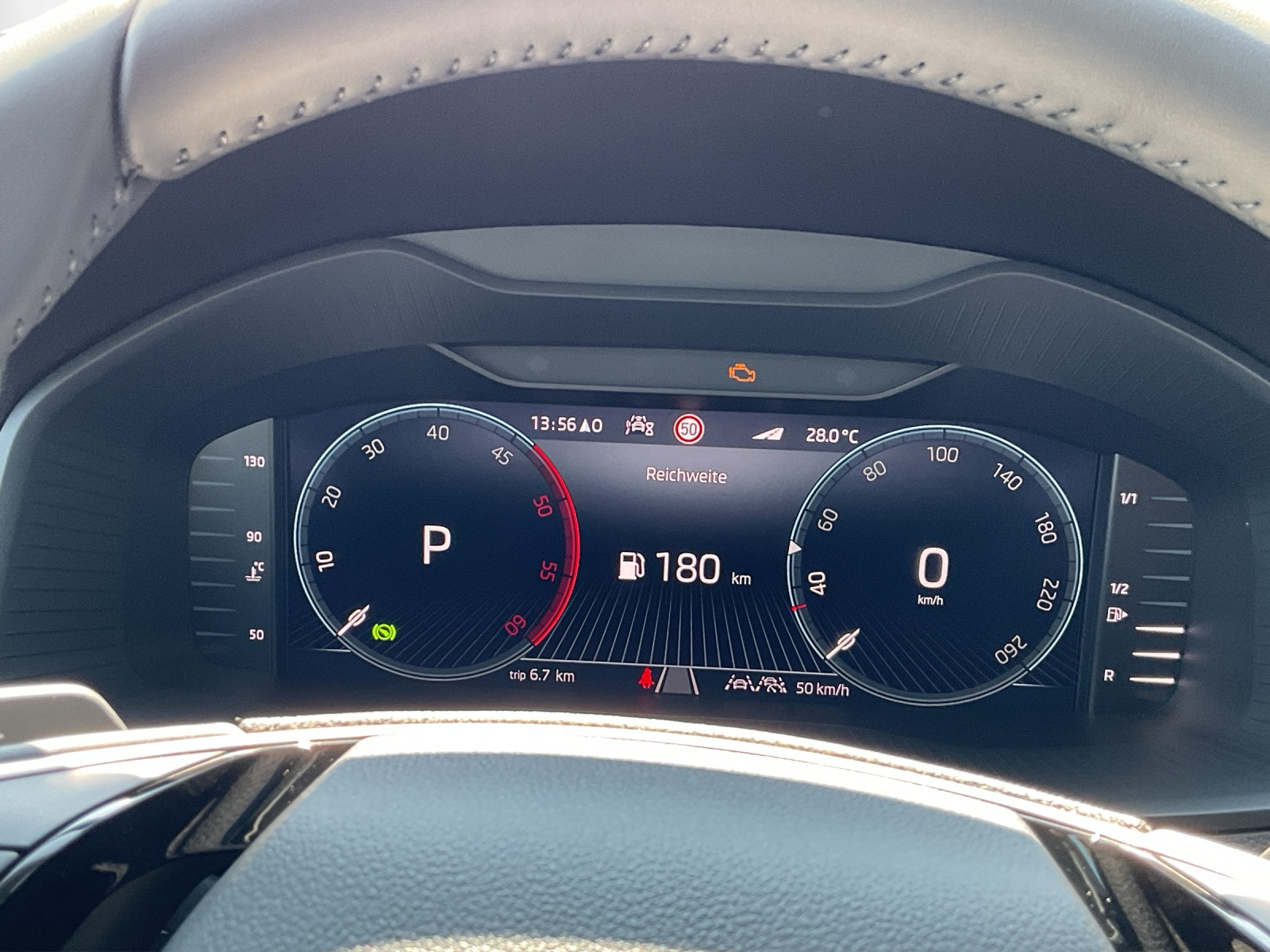 SKODA Karoq 2.0 TDI CR Dynamic 4x4 DSG - 8