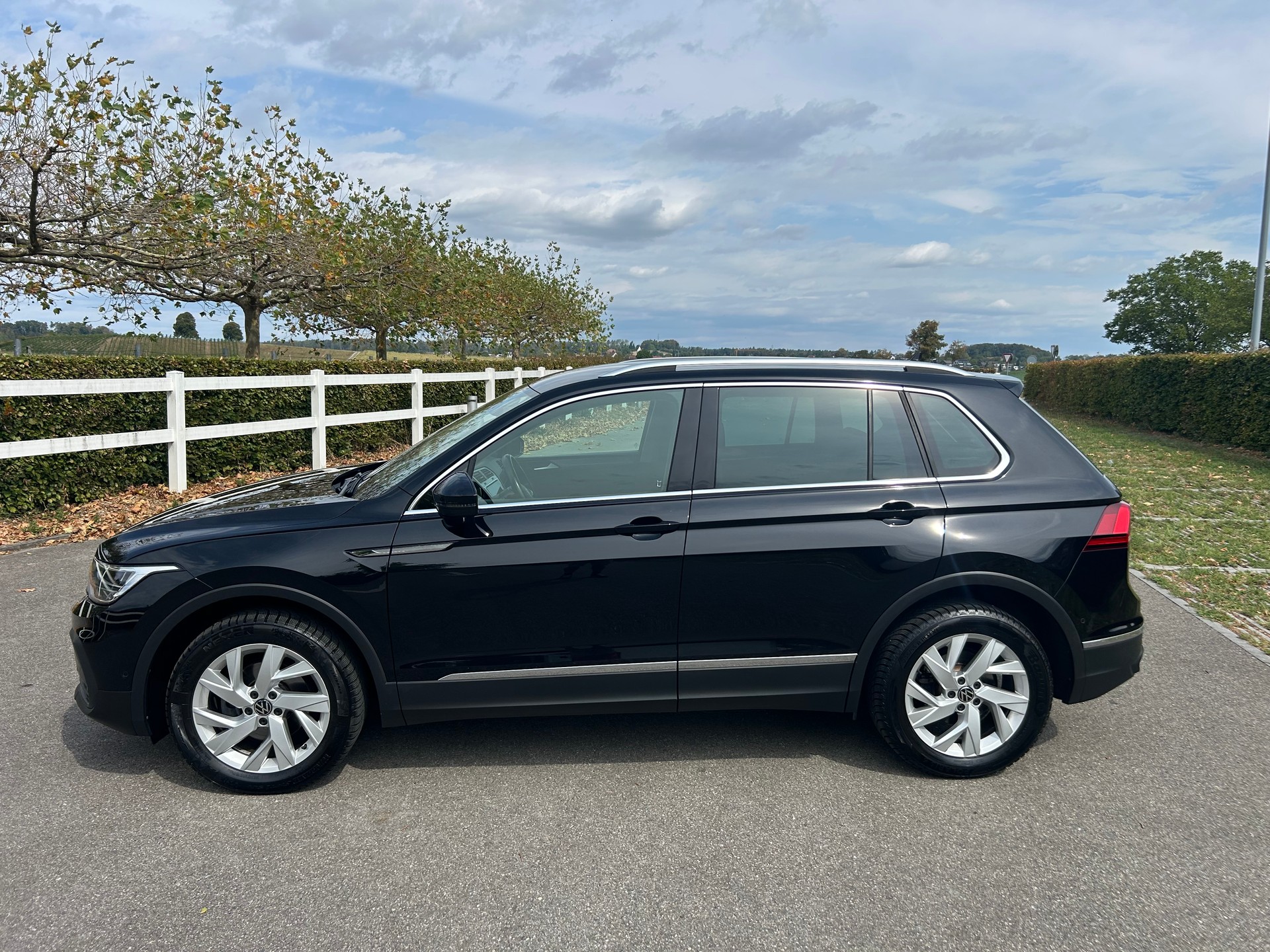 VW Tiguan 2.0 TDI SCR Life 4Motion DSG - 2