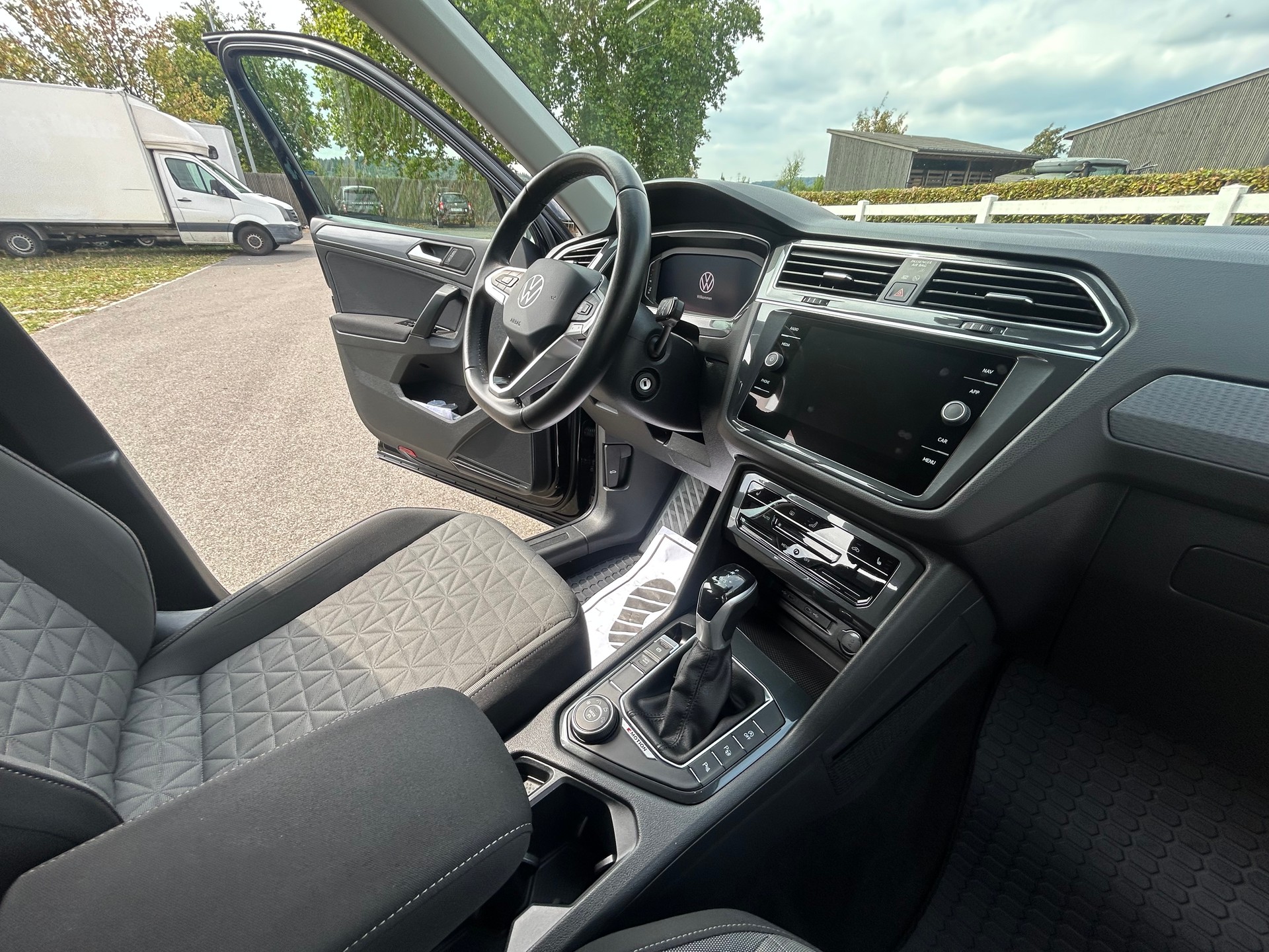 VW Tiguan 2.0 TDI SCR Life 4Motion DSG - 12