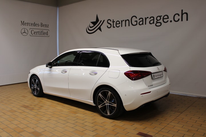 MERCEDES-BENZ A 200 Progressive - 3