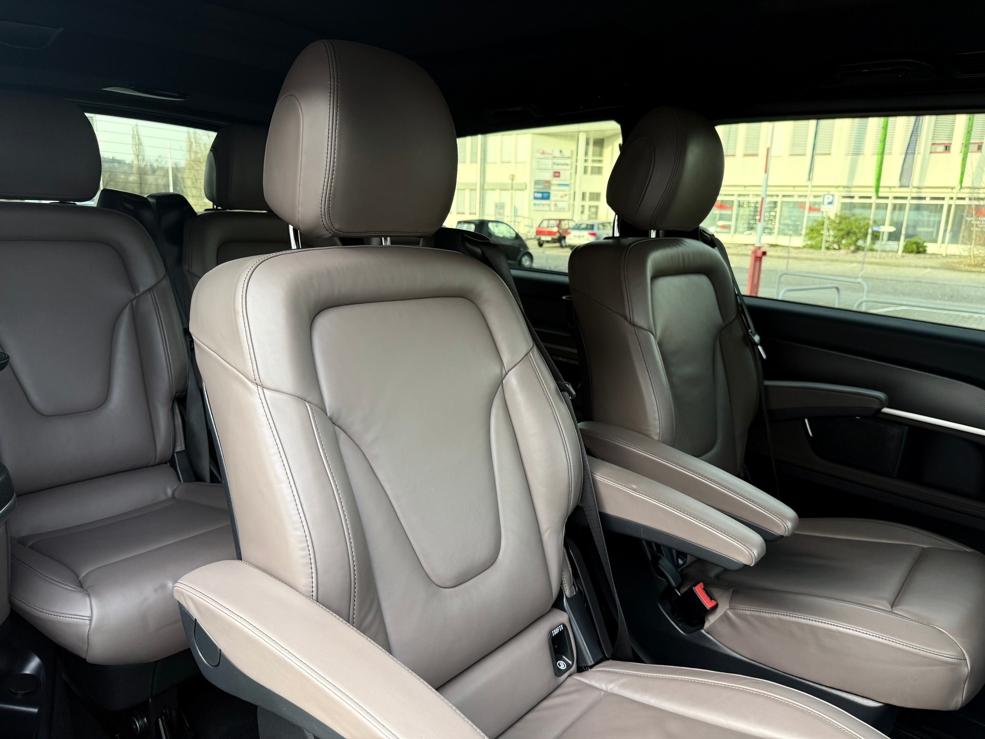 MERCEDES-BENZ V 300 d lang AMG Line Avantgarde 4Matic 9G-Tronic - 8