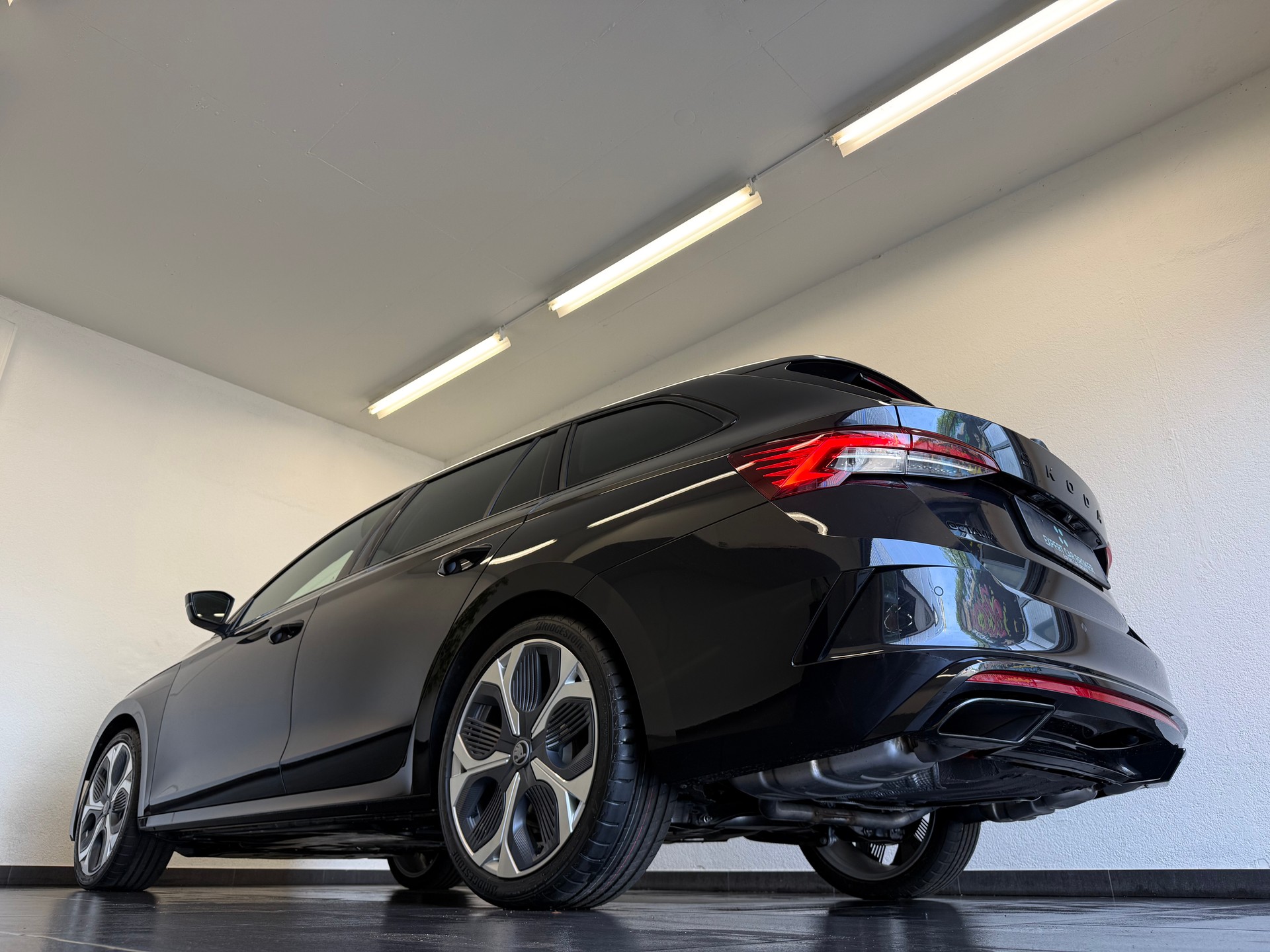 SKODA Octavia Combi 2.0 TSI DSG RS - 8