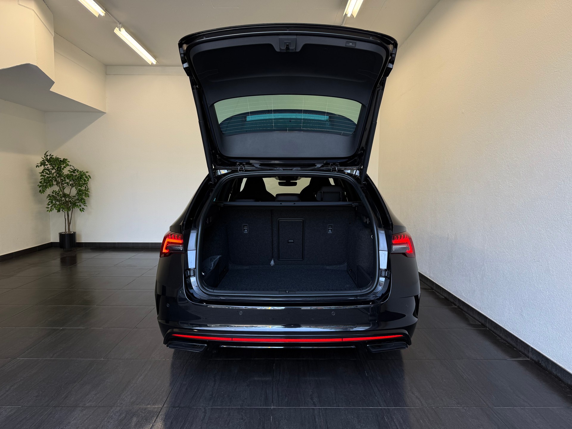 SKODA Octavia Combi 2.0 TSI DSG RS - 13