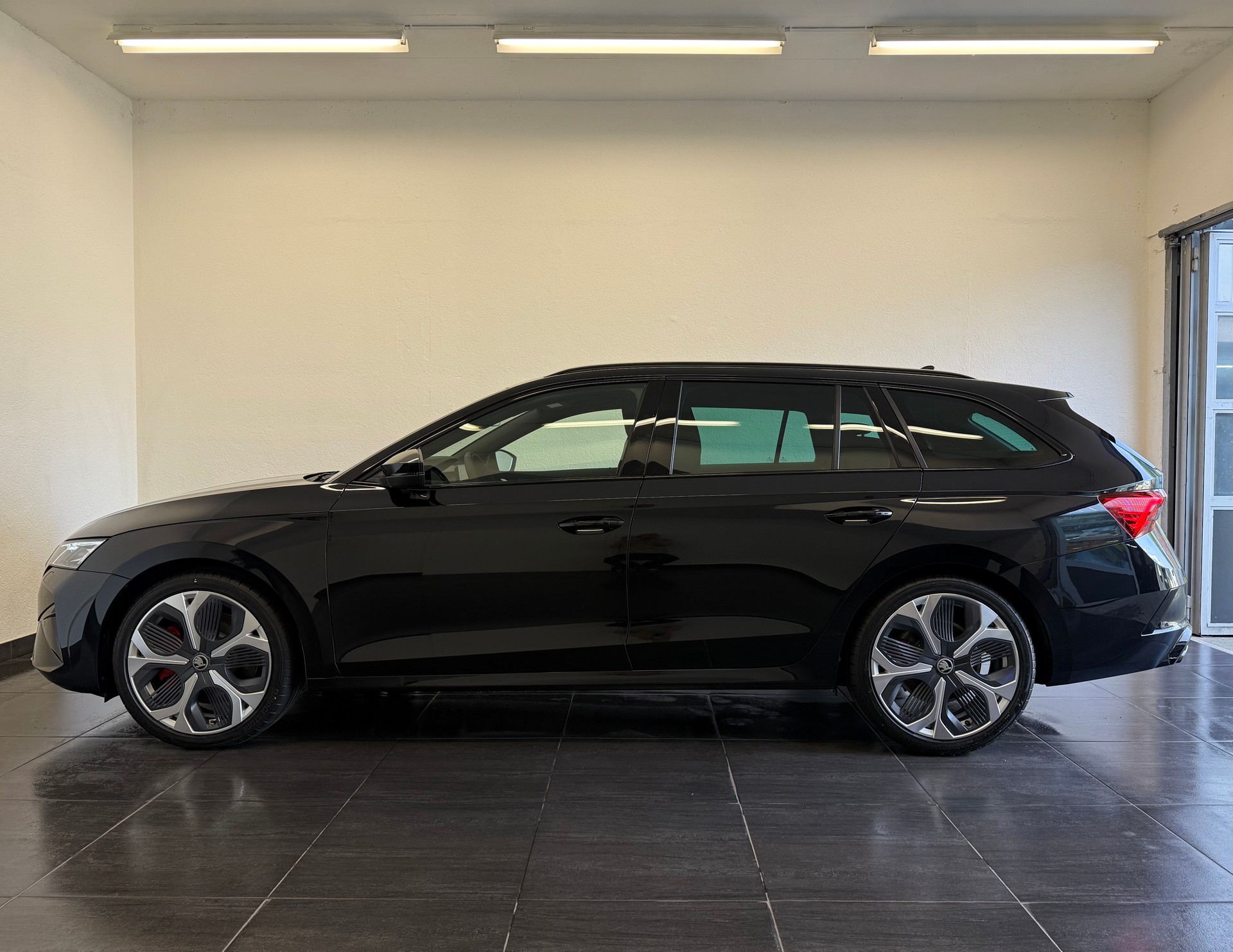 SKODA Octavia Combi 2.0 TSI DSG RS - 7