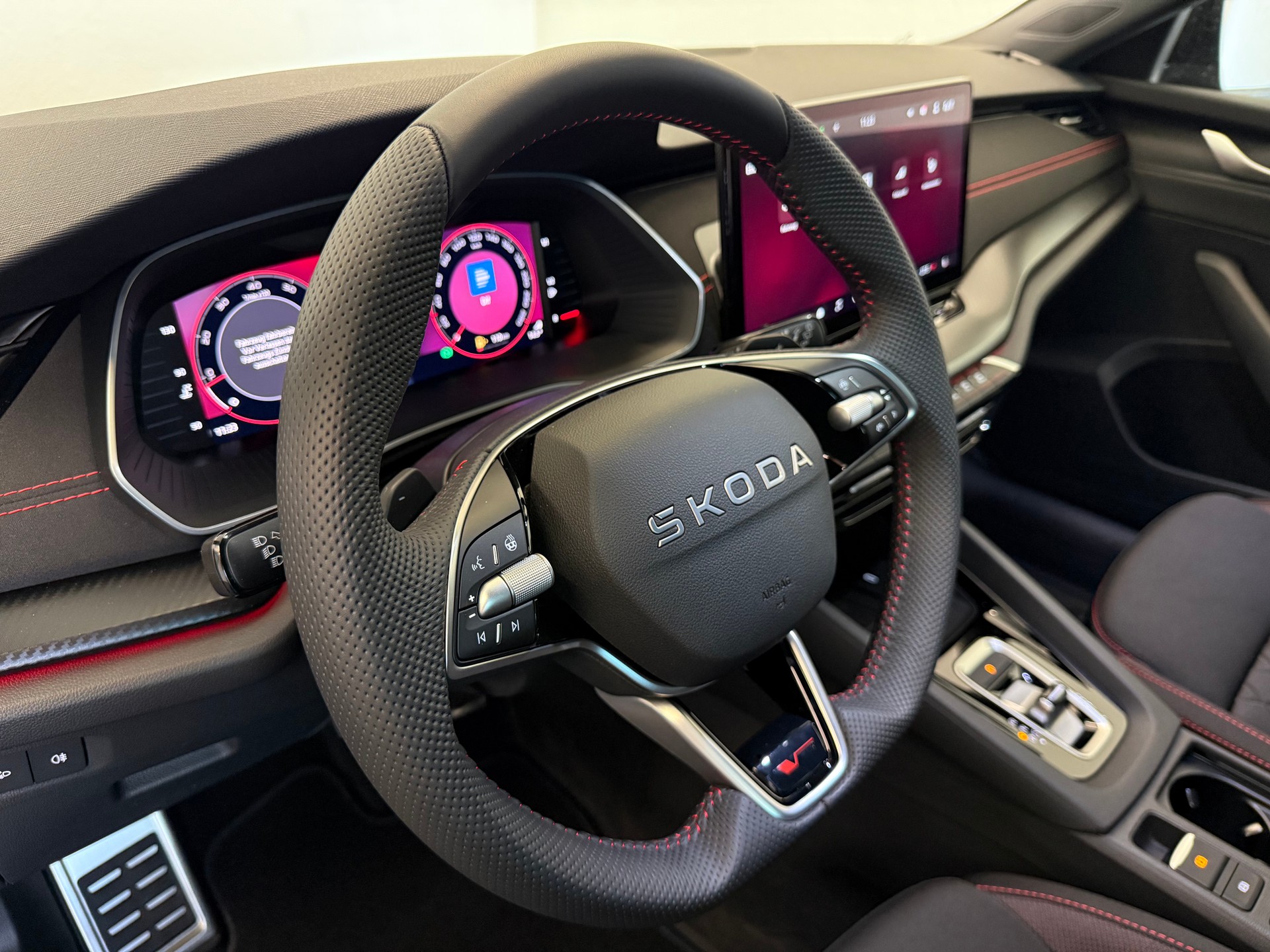 SKODA Octavia Combi 2.0 TSI DSG RS - 19