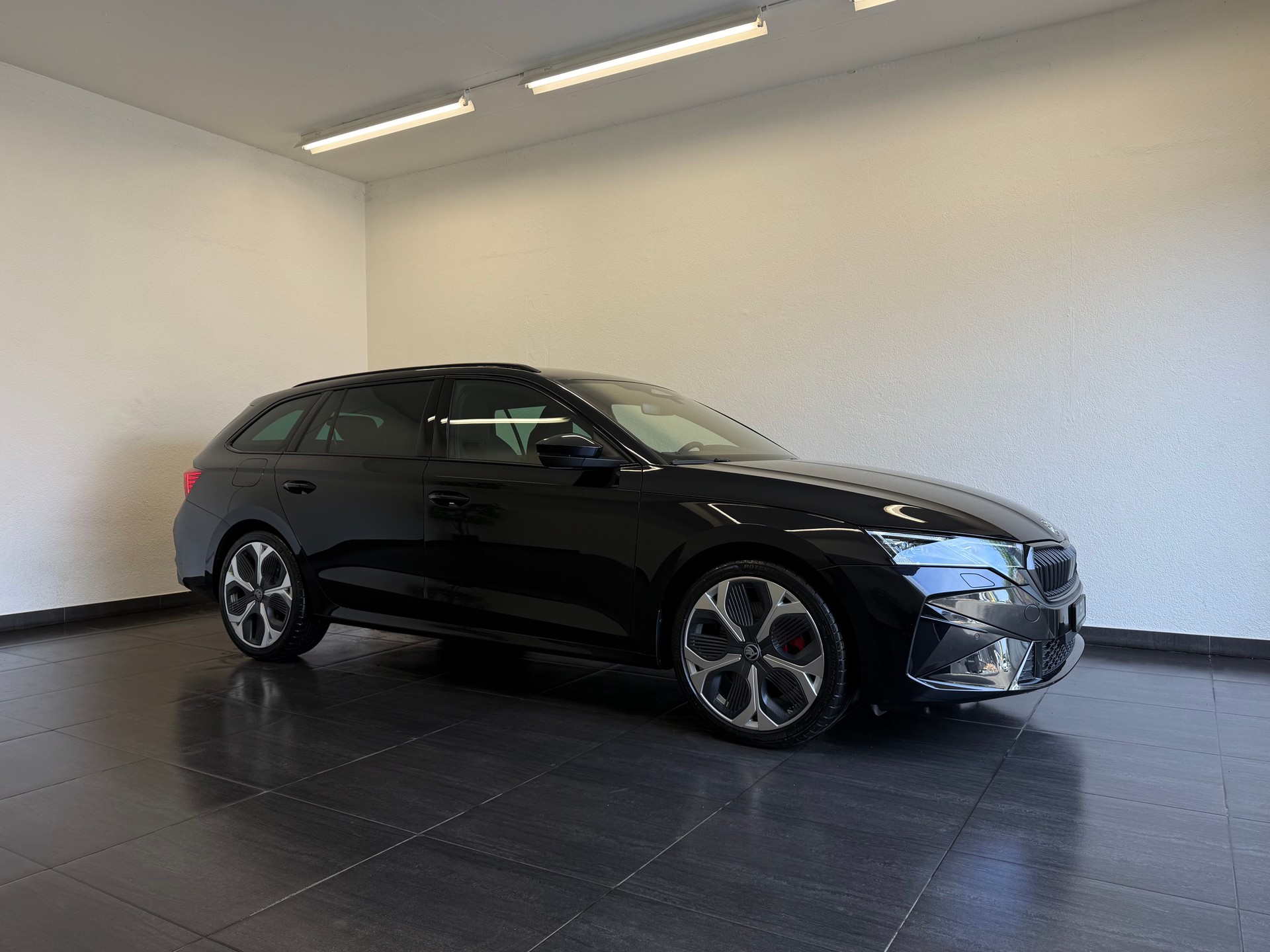 SKODA Octavia Combi 2.0 TSI DSG RS