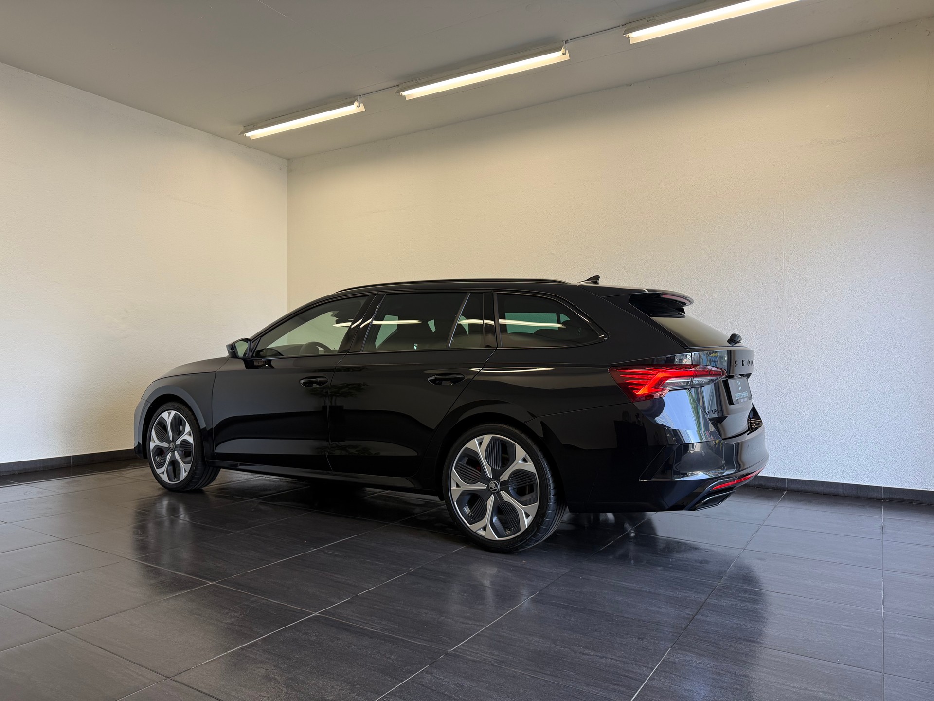 SKODA Octavia Combi 2.0 TSI DSG RS - 9