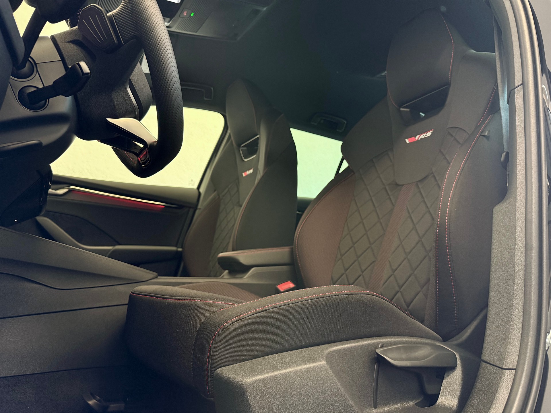 SKODA Octavia Combi 2.0 TSI DSG RS - 22