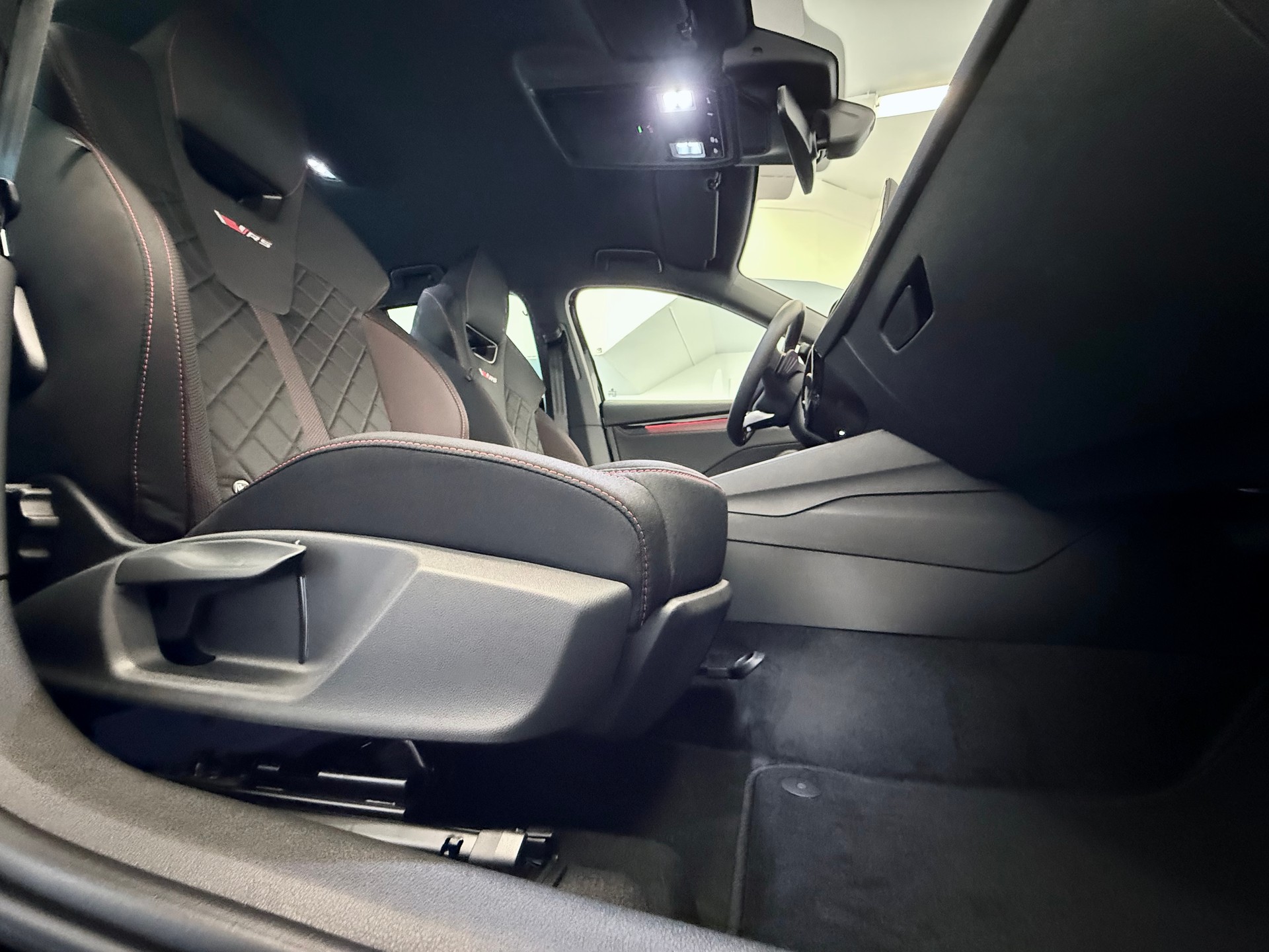 SKODA Octavia Combi 2.0 TSI DSG RS - 23