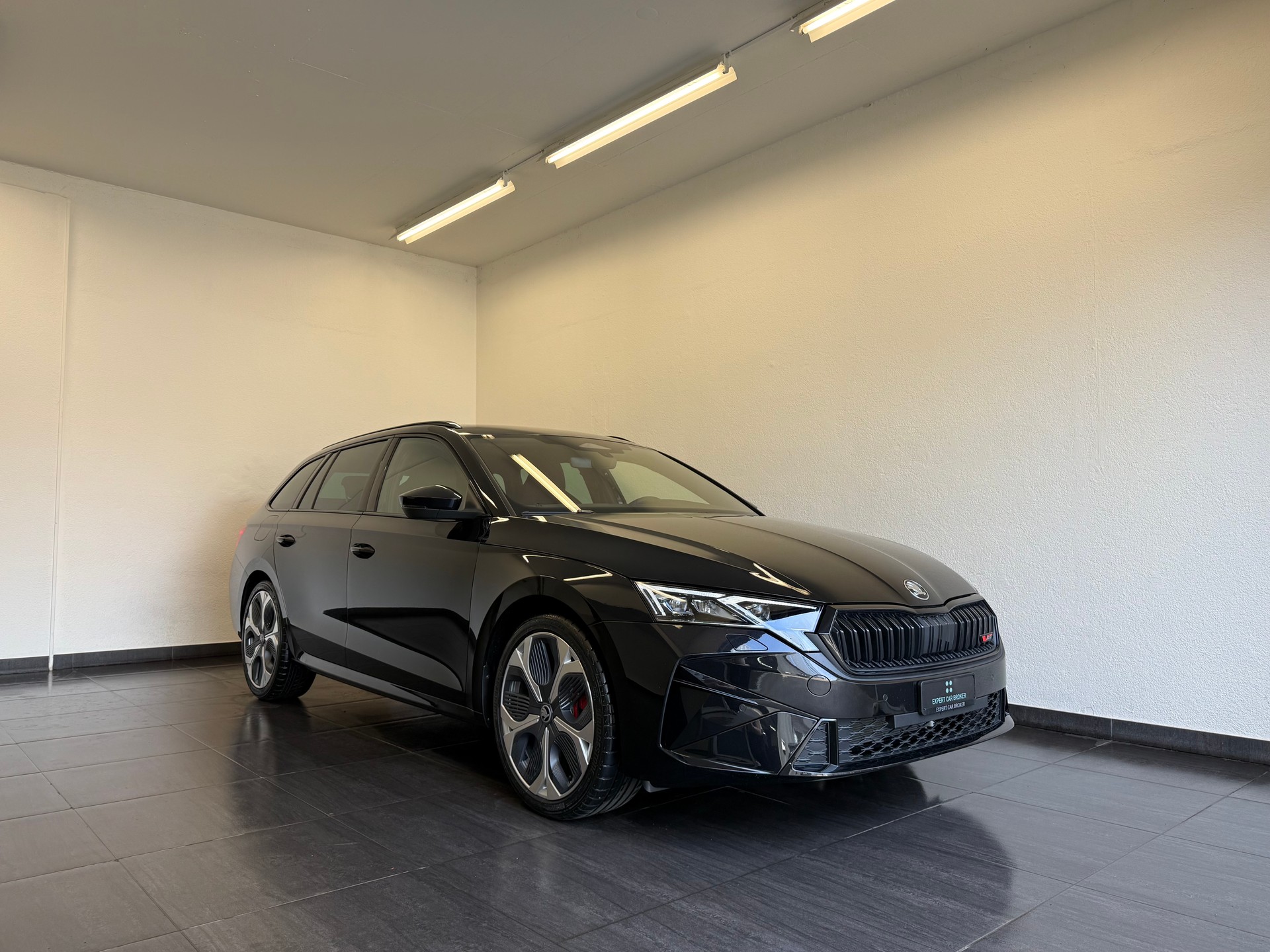 SKODA Octavia Combi 2.0 TSI DSG RS - 2