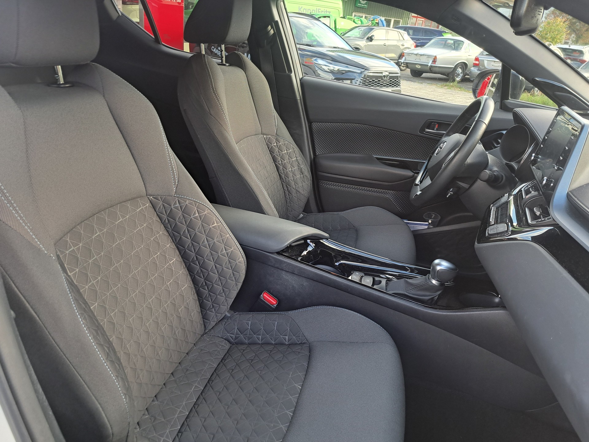 TOYOTA C-HR 2.0 HSD CVT Trend - 6