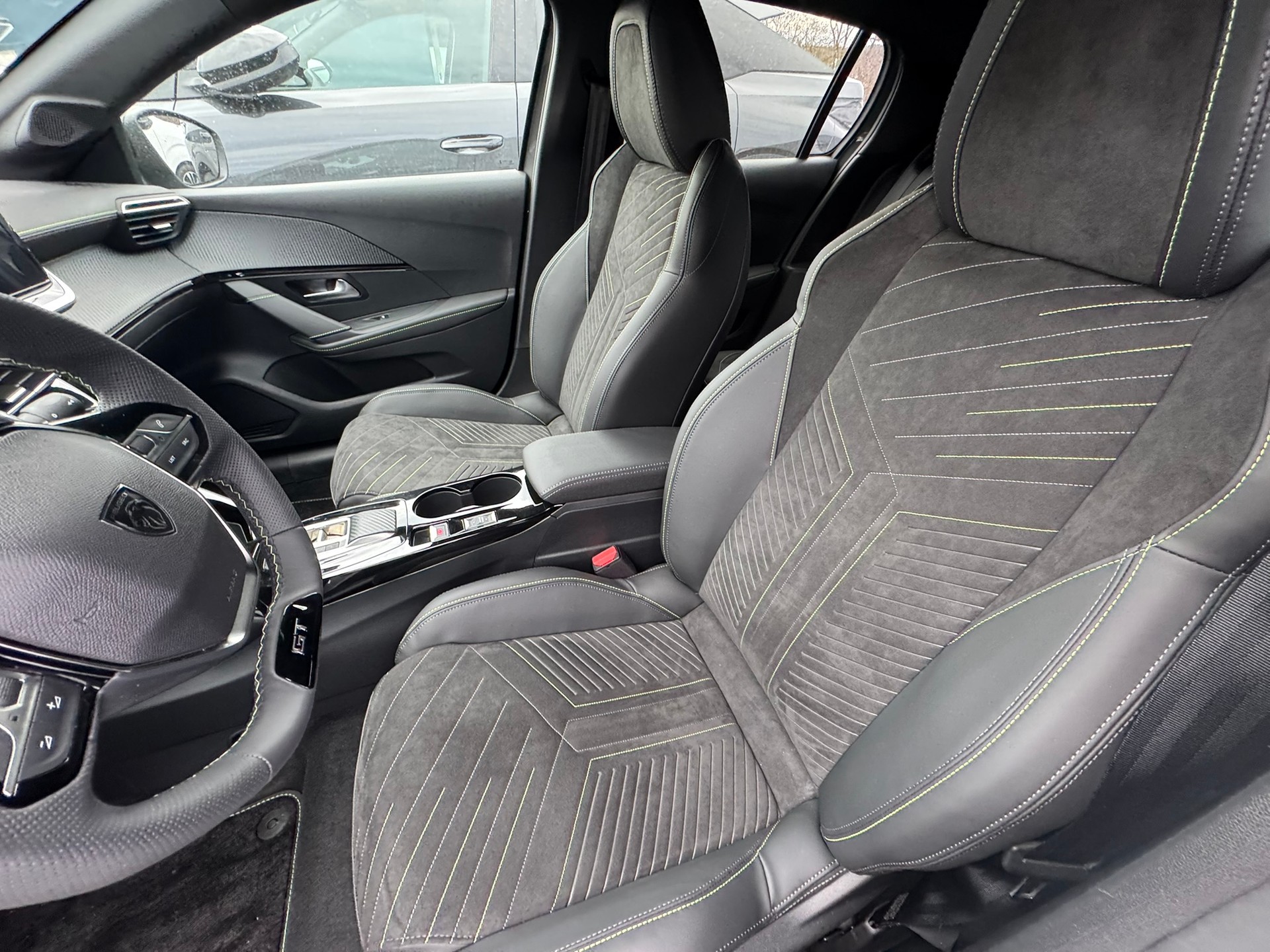 PEUGEOT 208 1.2 MHEV 145 GT - 5