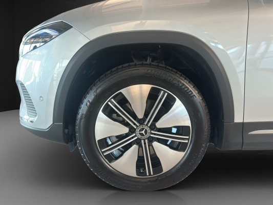 MERCEDES-BENZ EQA 300 4Matic - 13