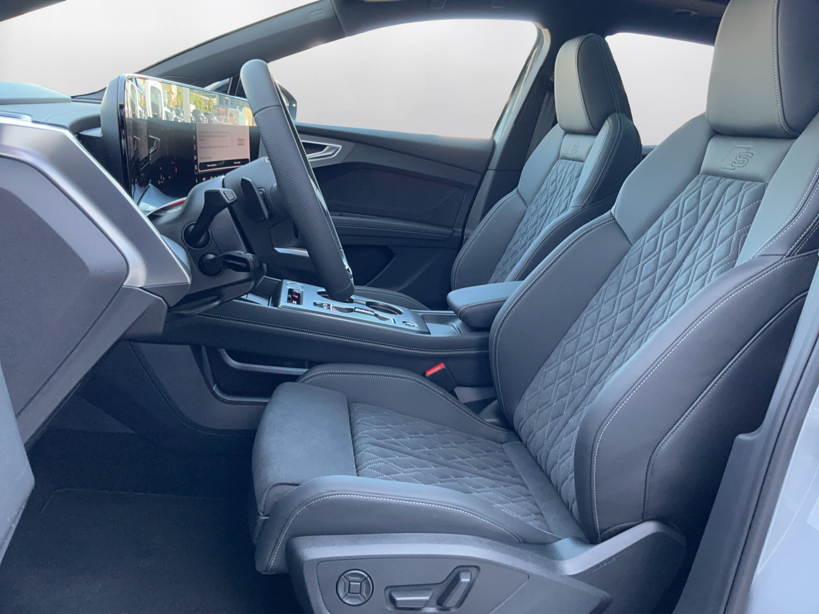 AUDI Q4 e-tron SUV quattro performance Swiss Ski - 10