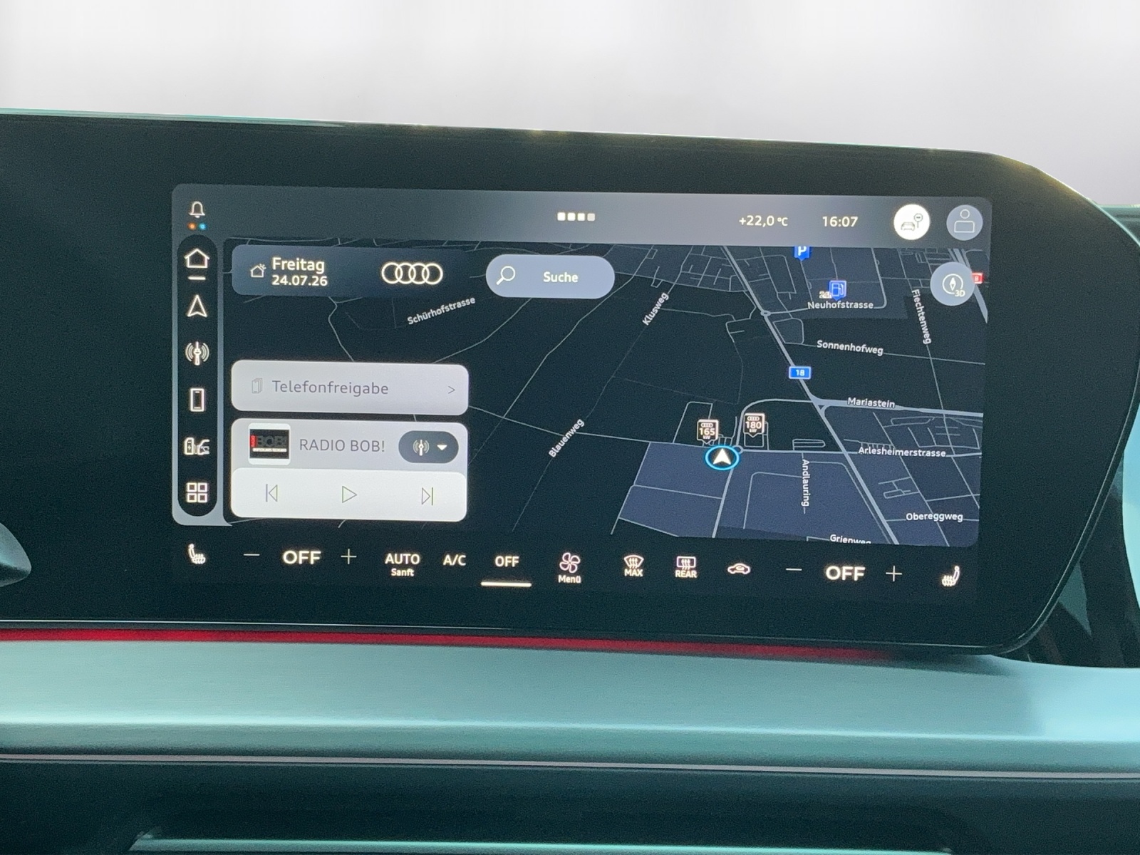 AUDI Q4 e-tron SUV quattro performance Swiss Ski - 9