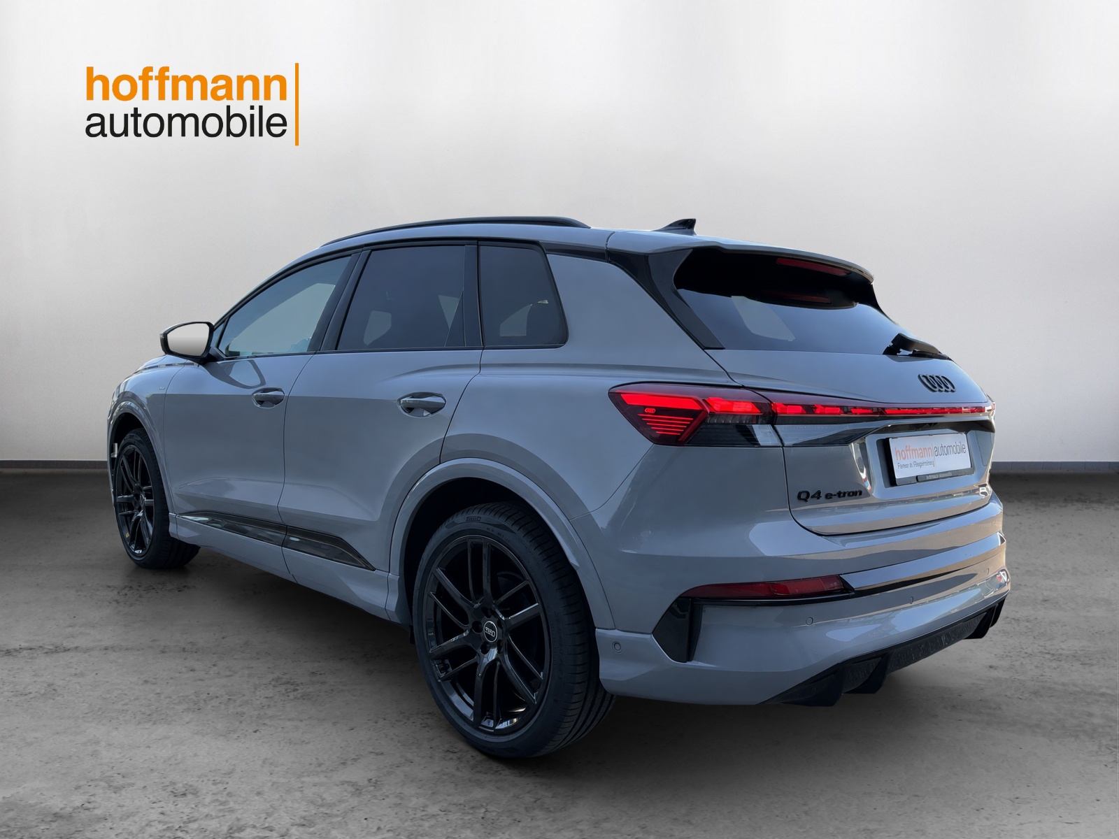 AUDI Q4 e-tron SUV quattro performance Swiss Ski - 6