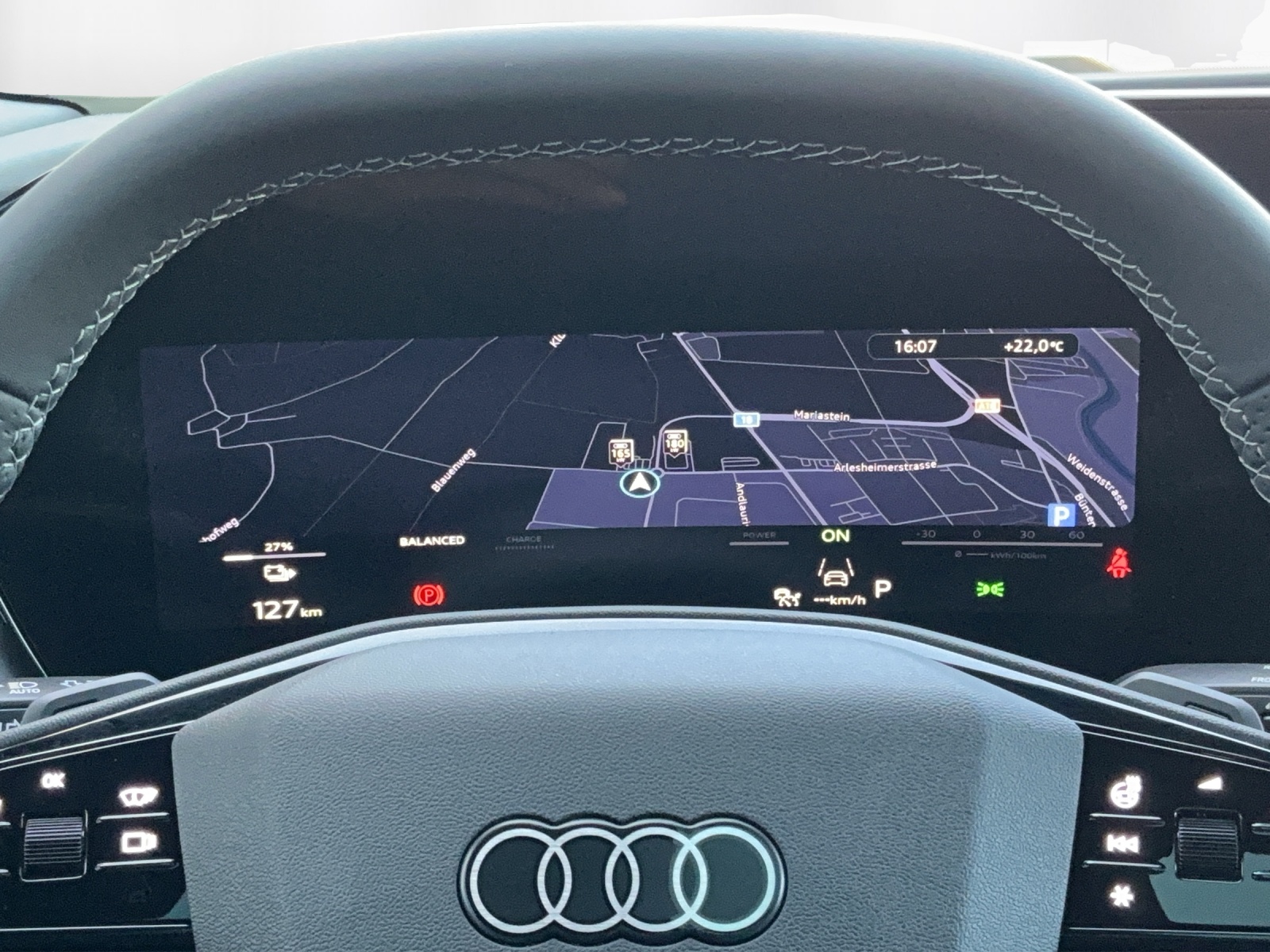 AUDI Q4 e-tron SUV quattro performance Swiss Ski - 8