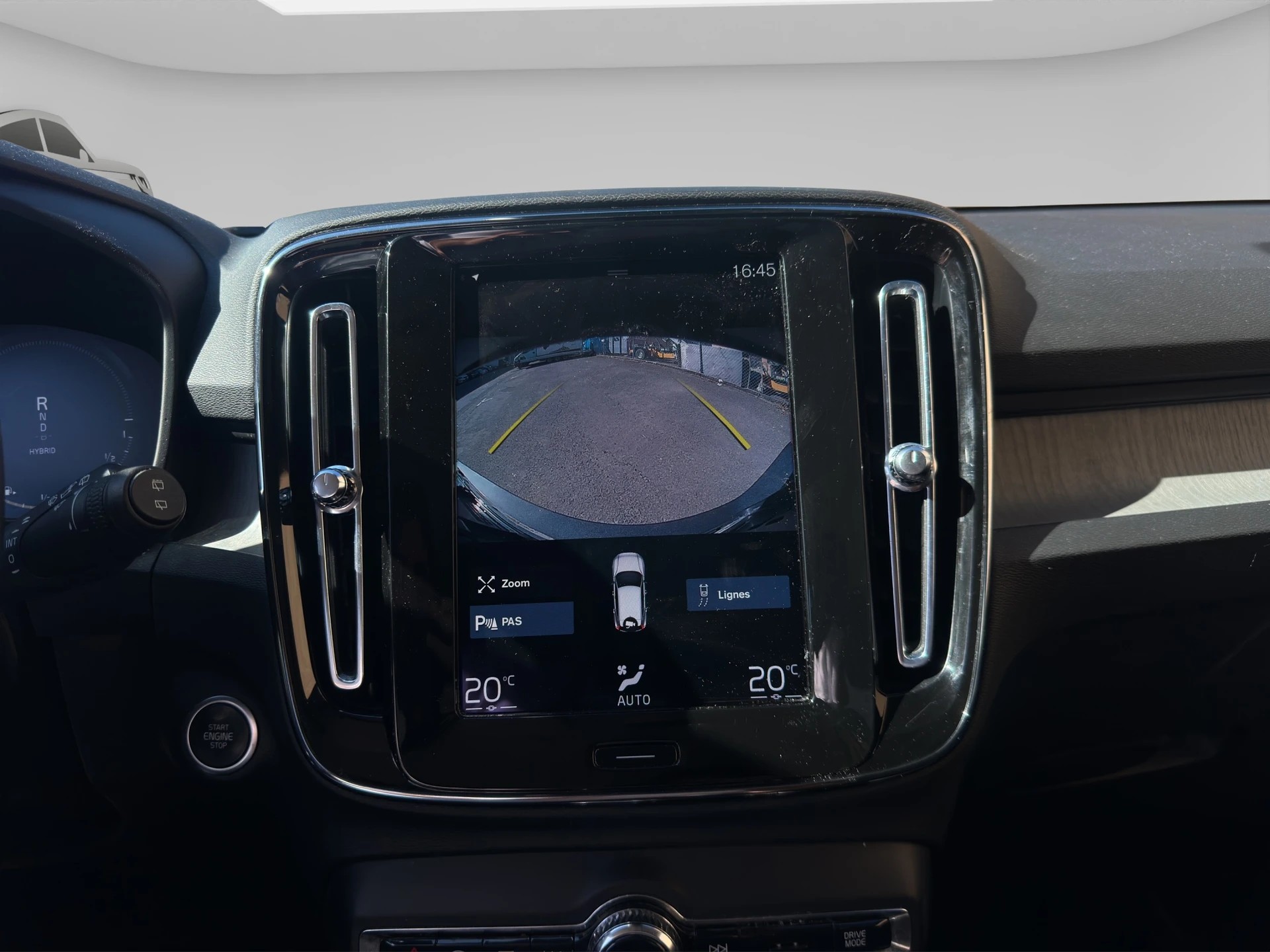 VOLVO XC40 14