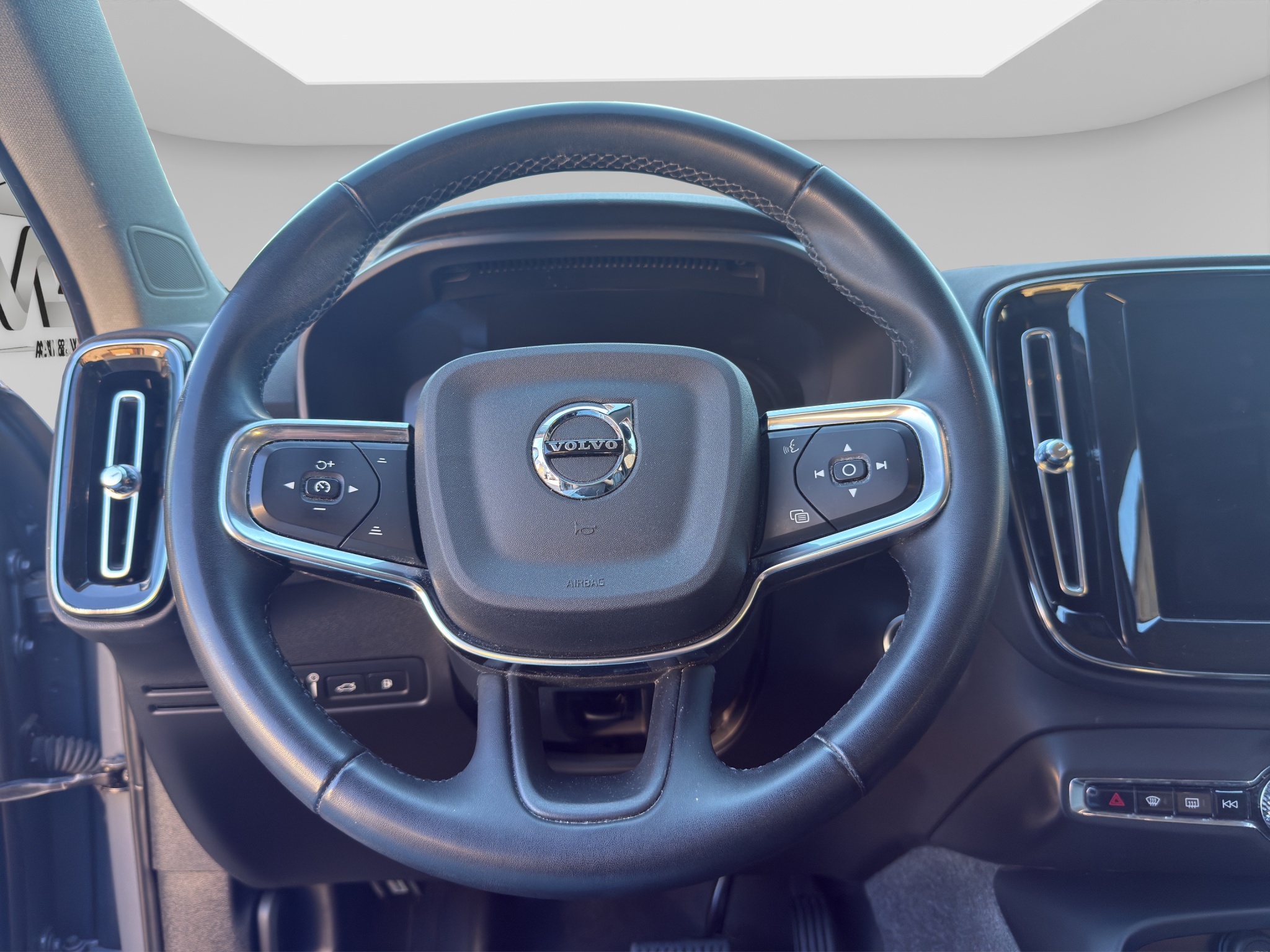 VOLVO XC40 10