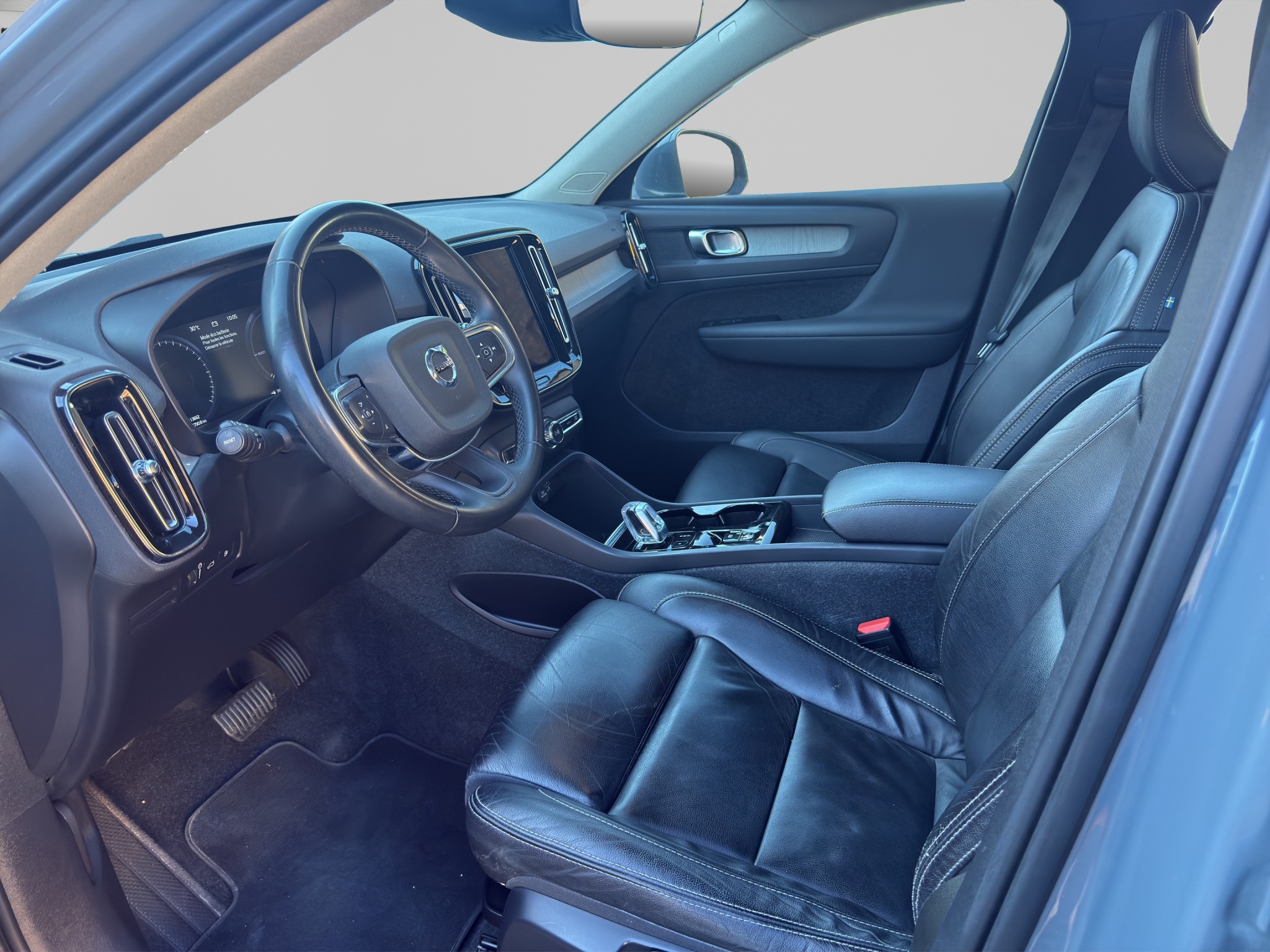 VOLVO XC40 9