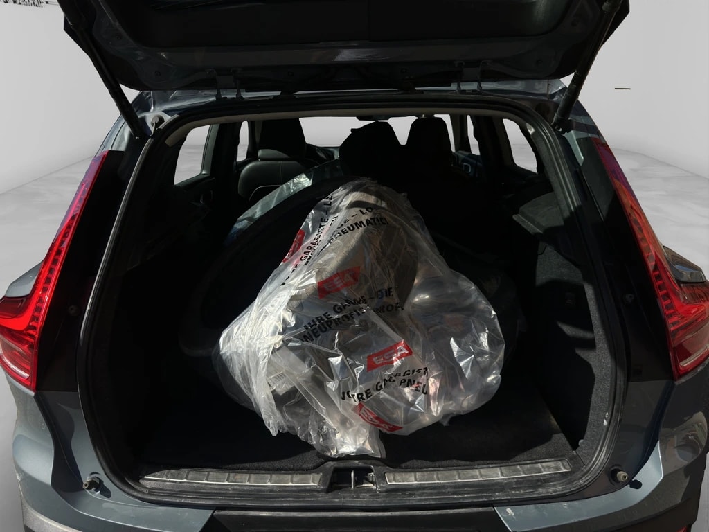 VOLVO XC40 17