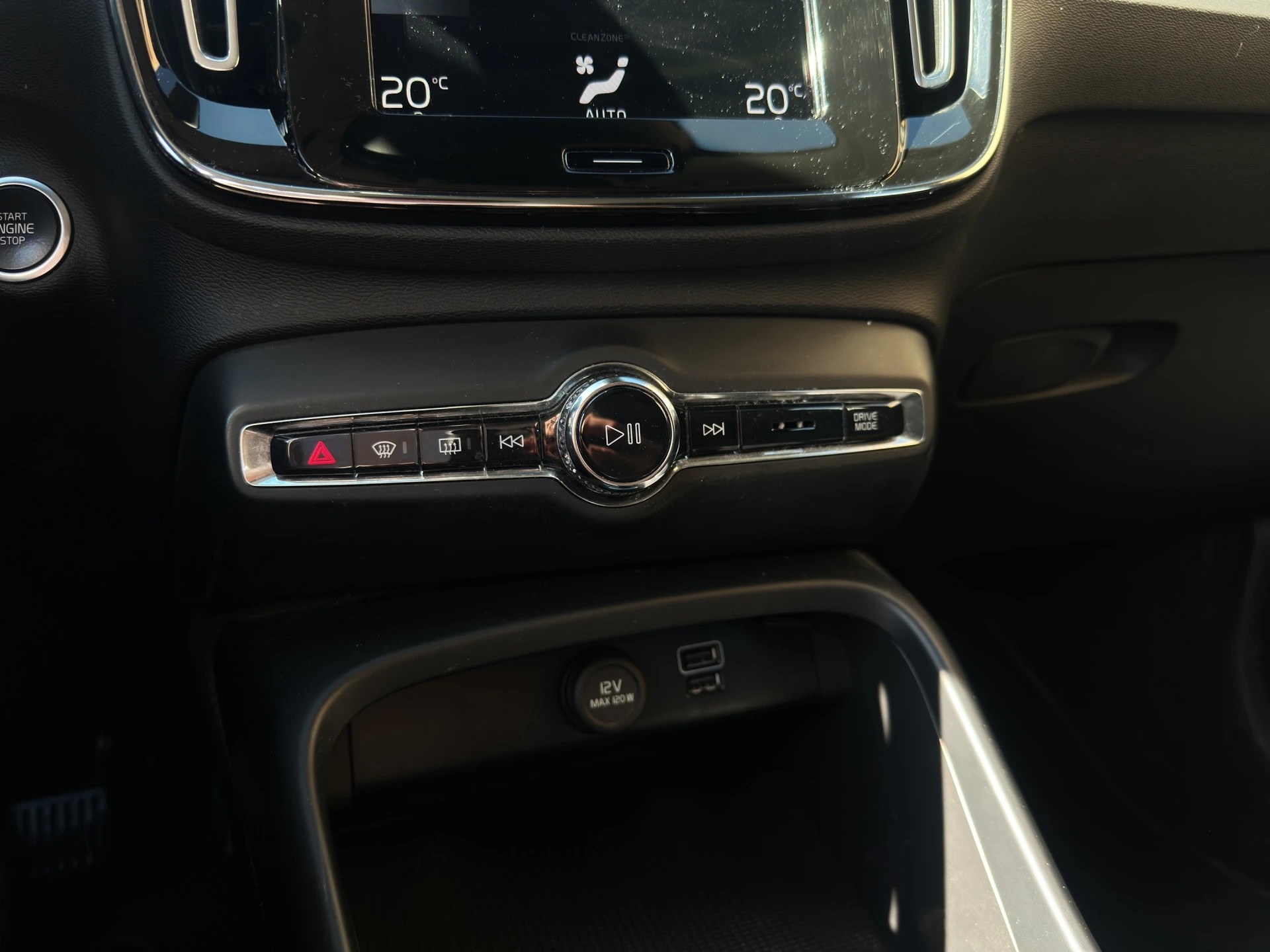 VOLVO XC40 15