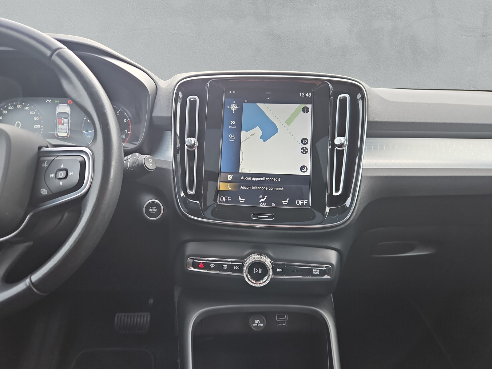 VOLVO XC40 T3 Momentum - 14