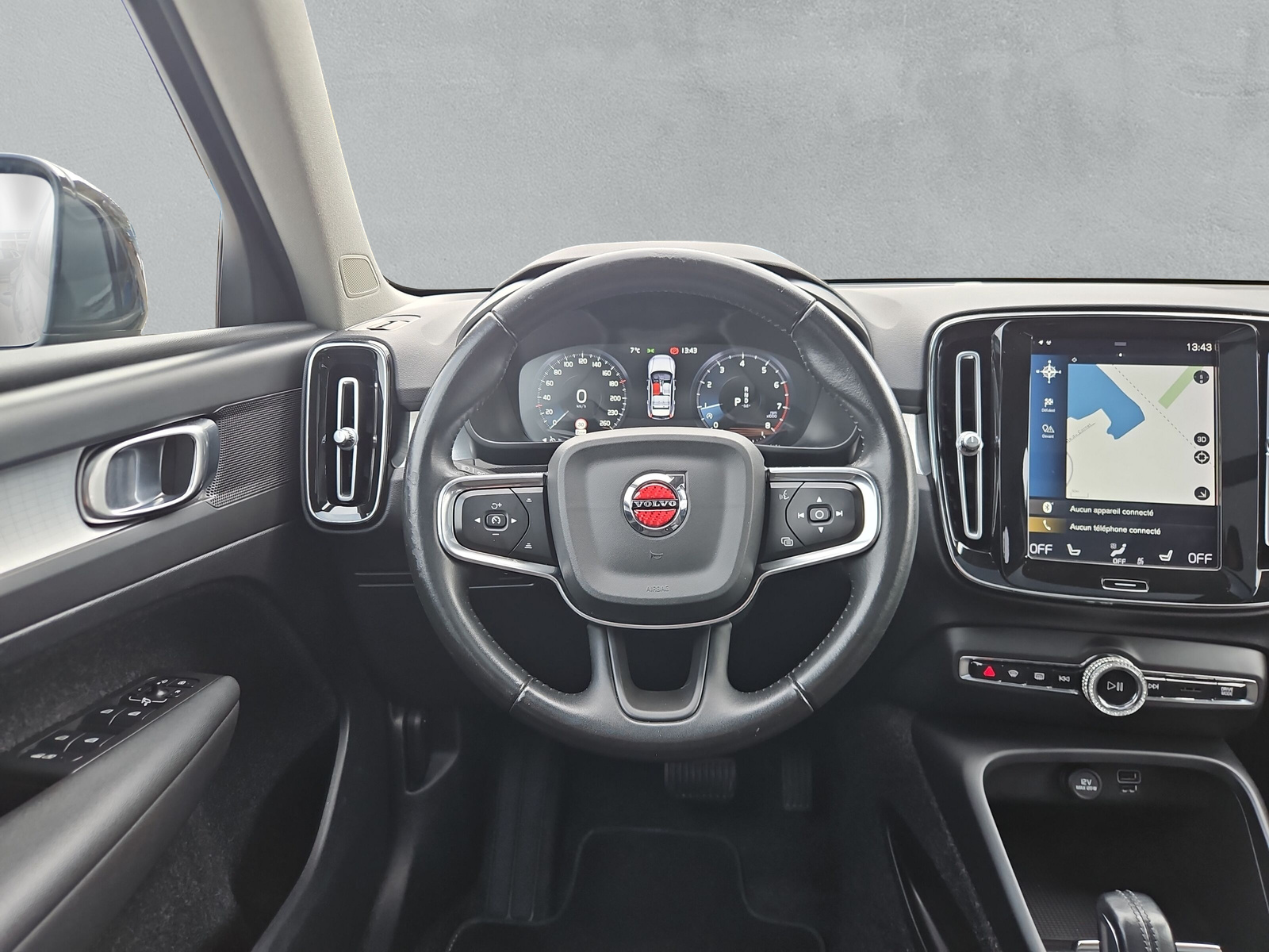 VOLVO XC40 T3 Momentum - 16