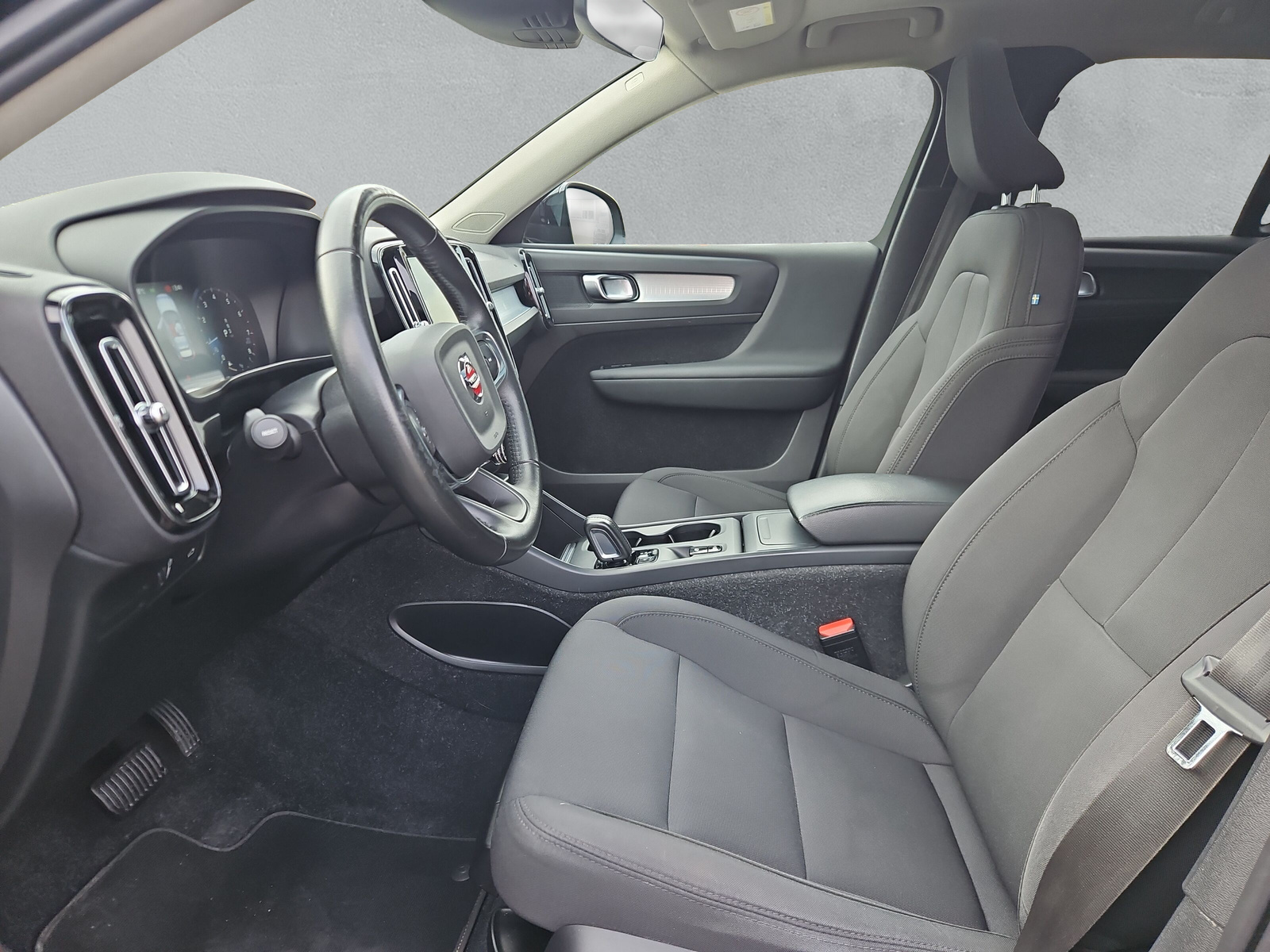 VOLVO XC40 T3 Momentum - 11