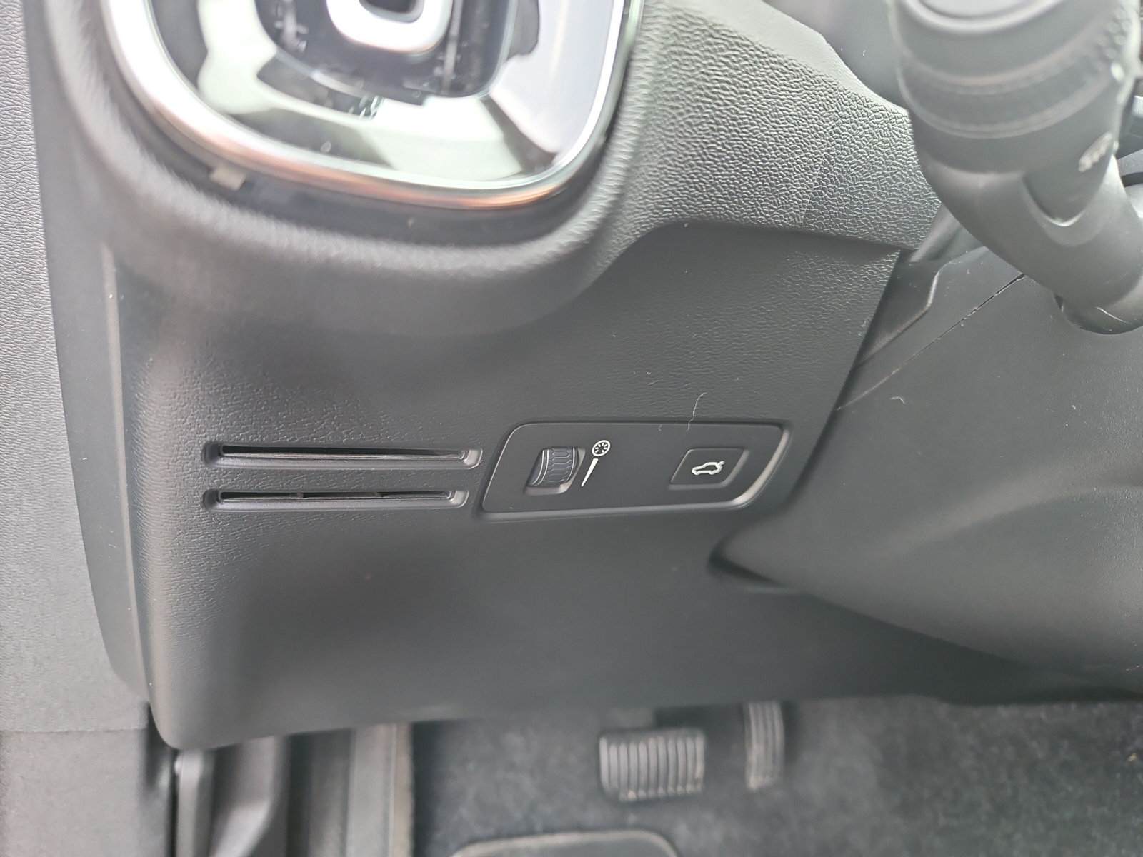 VOLVO XC40 T3 Momentum - 23