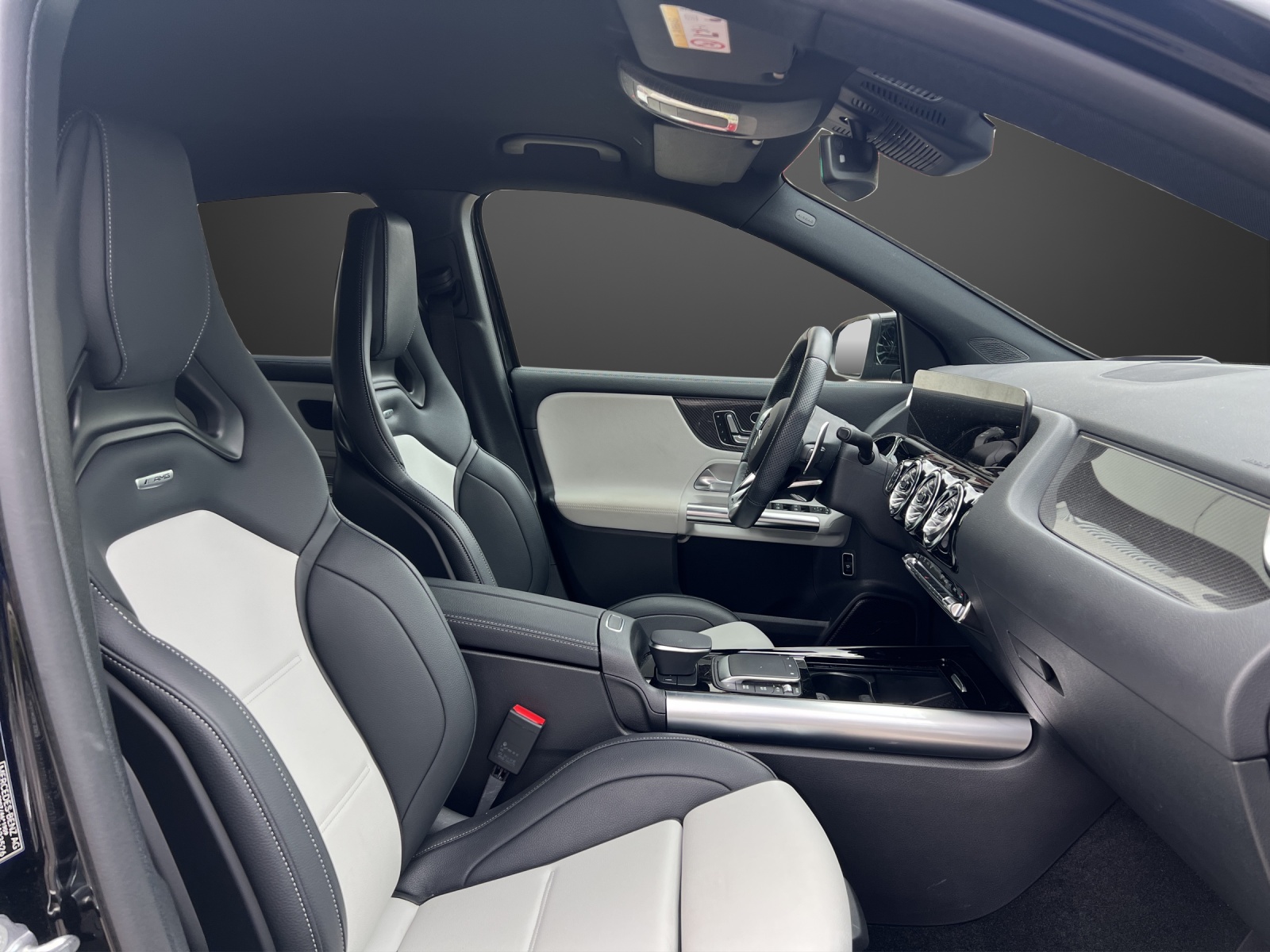 MERCEDES-BENZ GLA 35 AMG 4Matic 8G-Speedshift DCT - 12