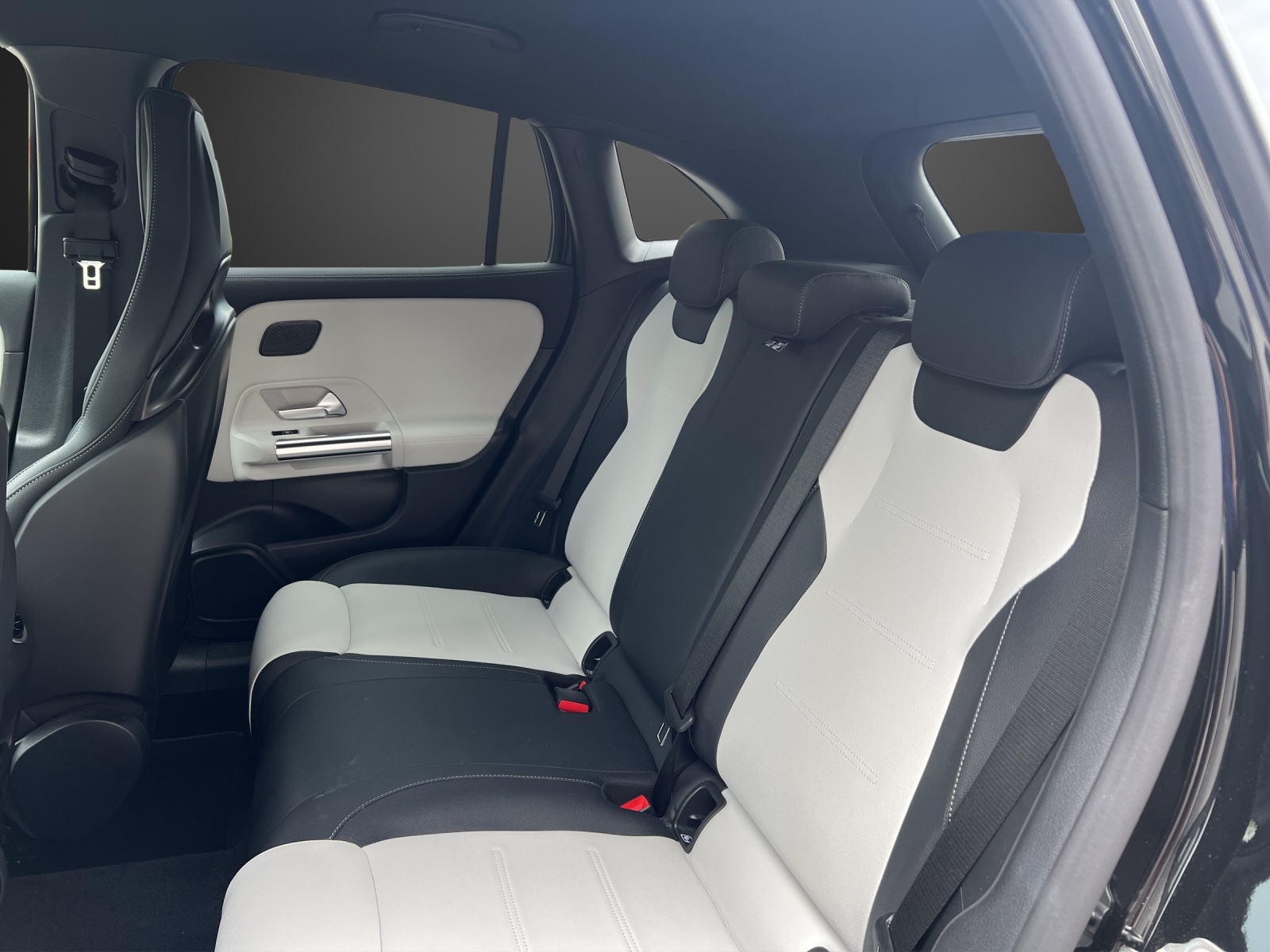 MERCEDES-BENZ GLA 35 AMG 4Matic 8G-Speedshift DCT - 13
