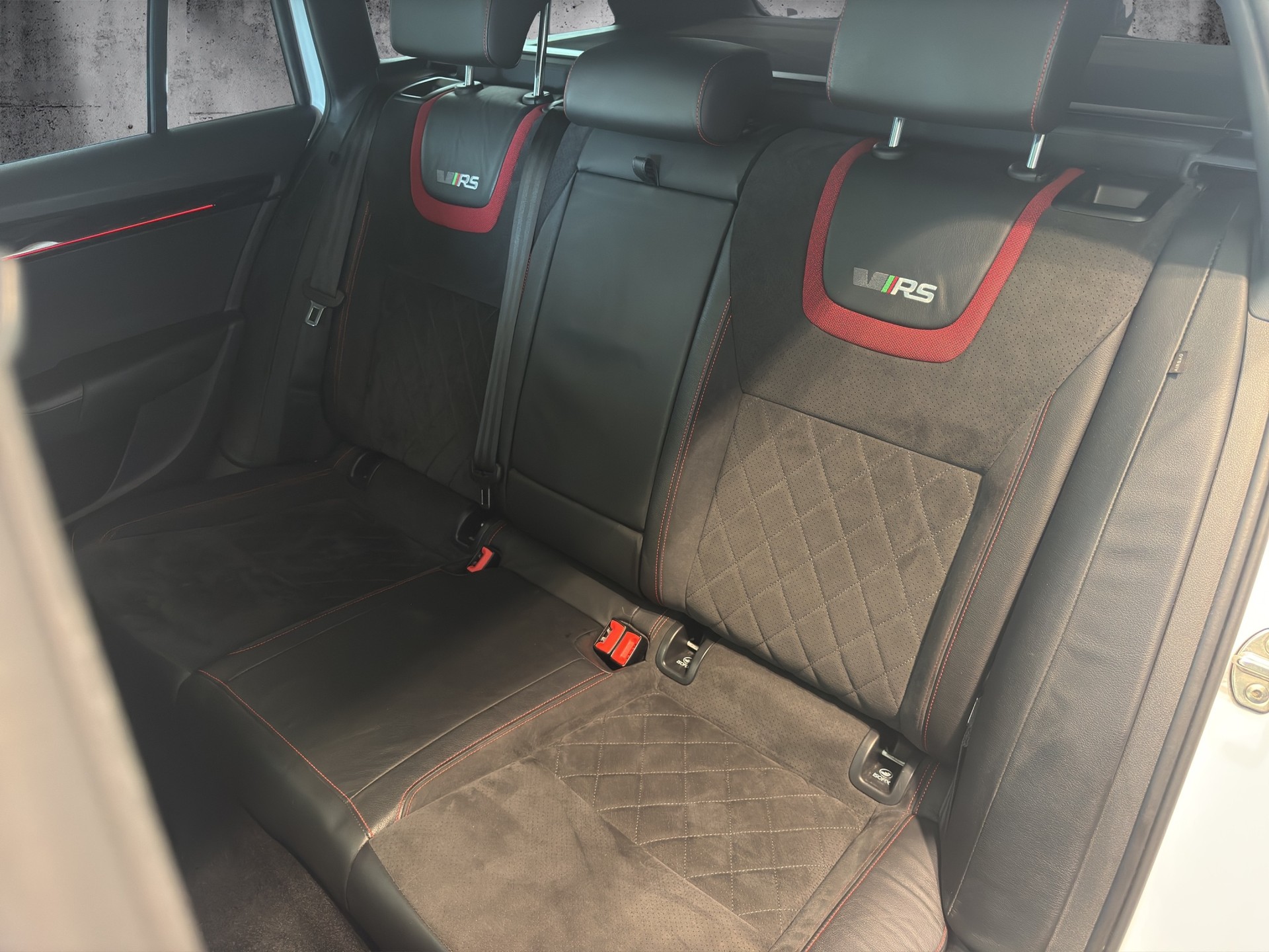 SKODA Octavia Combi 2.0 TSI RS 245 DSG - 11