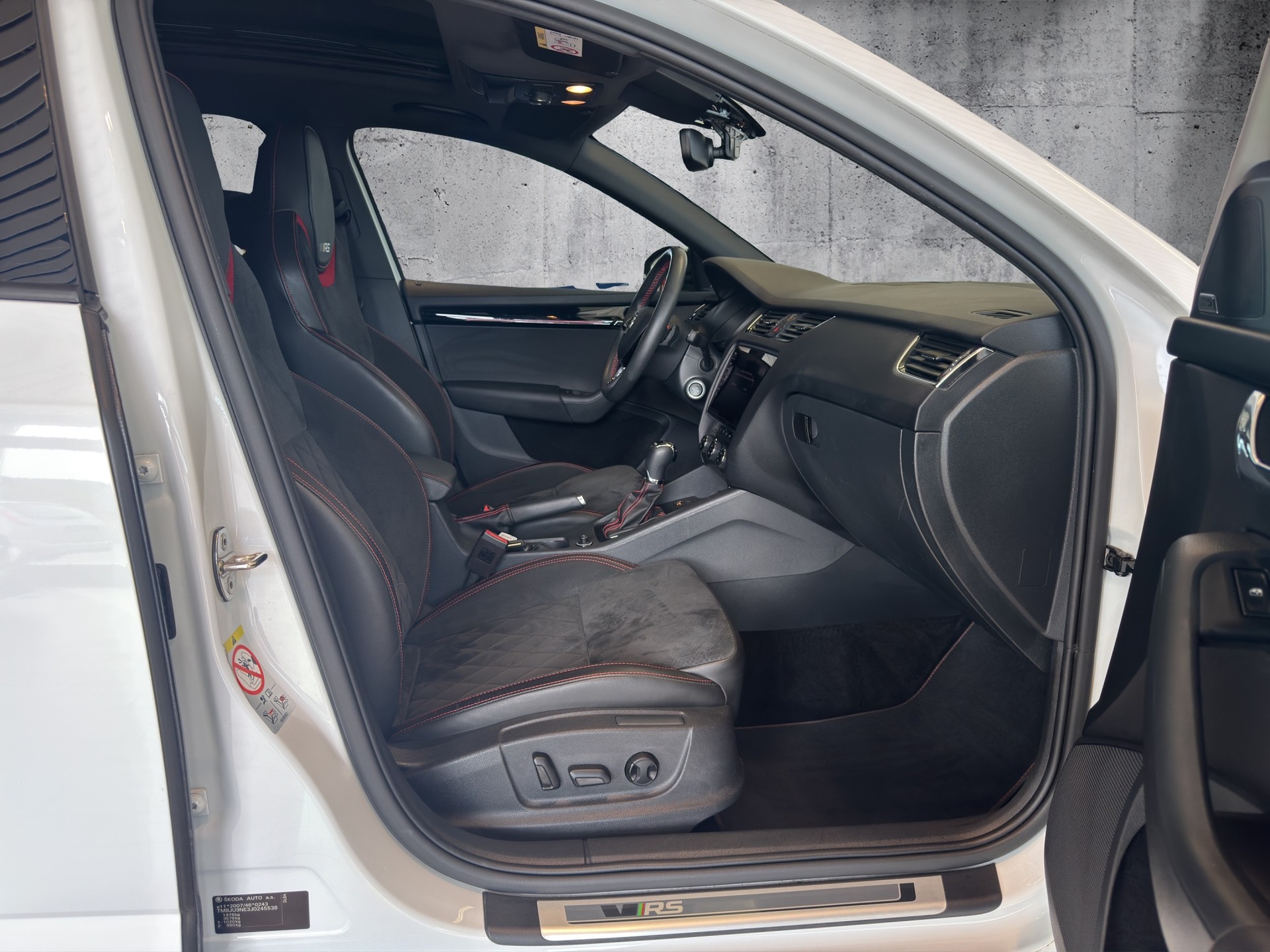 SKODA Octavia Combi 2.0 TSI RS 245 DSG - 12