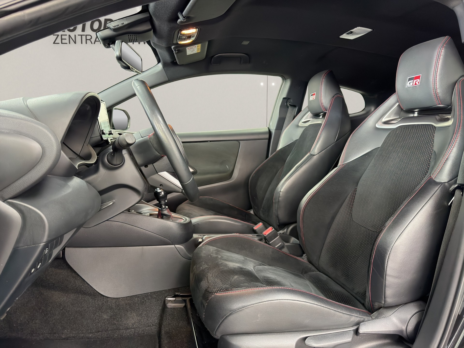 TOYOTA Yaris 1.6 GR Sport Circuit Carbon Pack - 6