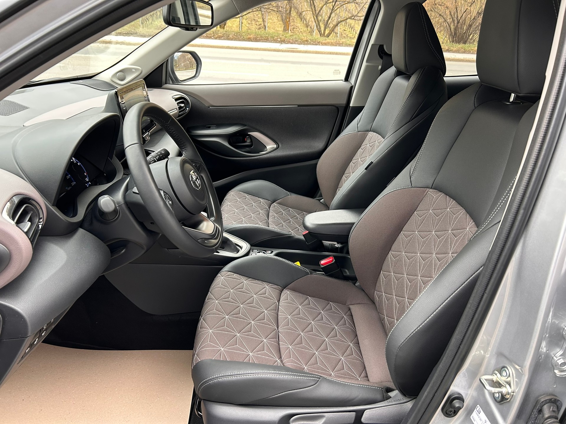 TOYOTA Yaris Cross 1.5 Elegant e-CVT AWDi - 6