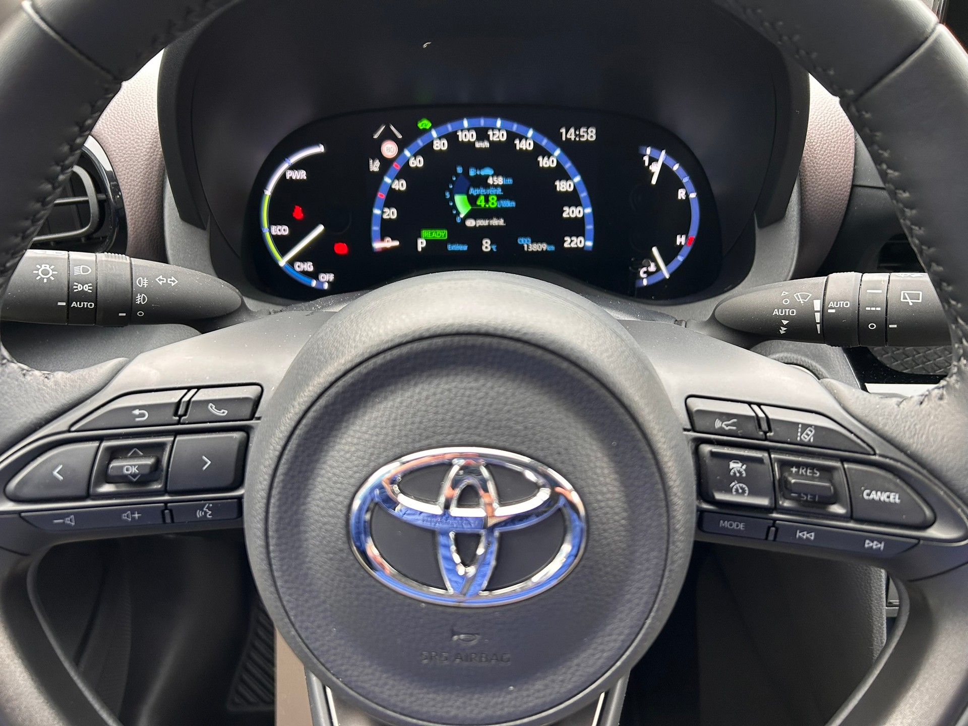 TOYOTA Yaris Cross 1.5 Elegant e-CVT AWDi - 9