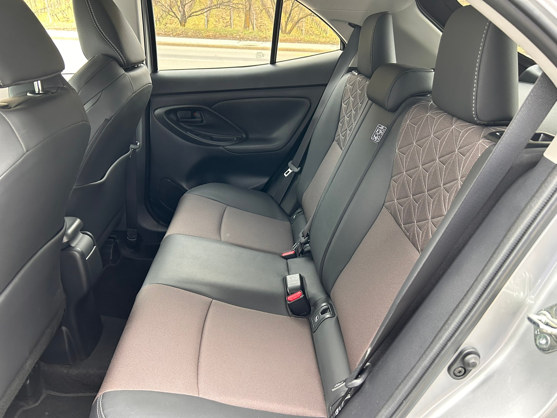 TOYOTA Yaris Cross 1.5 Elegant e-CVT AWDi - 13