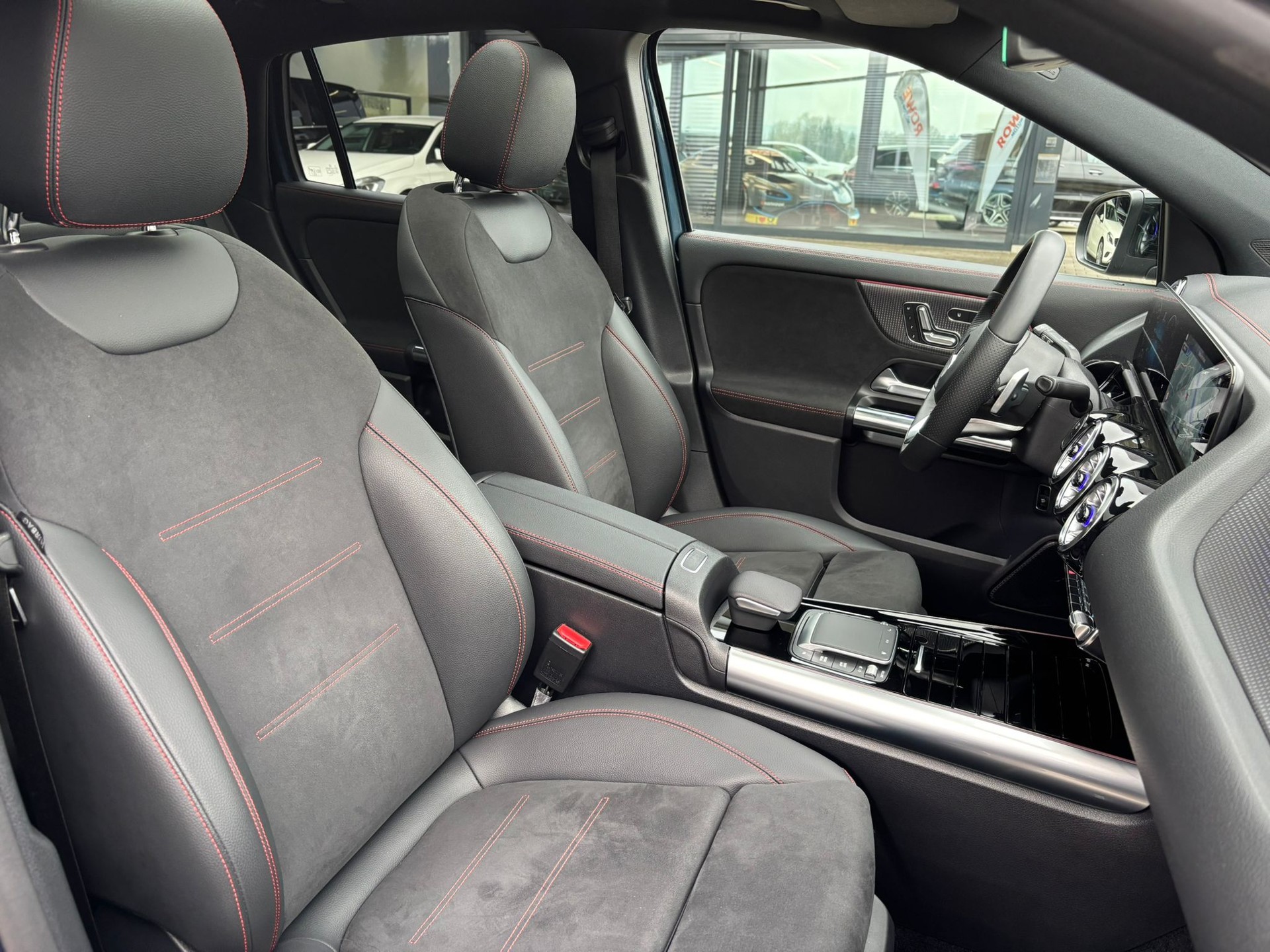 MERCEDES-BENZ EQA 300 AMG-Line 4Matic - 7